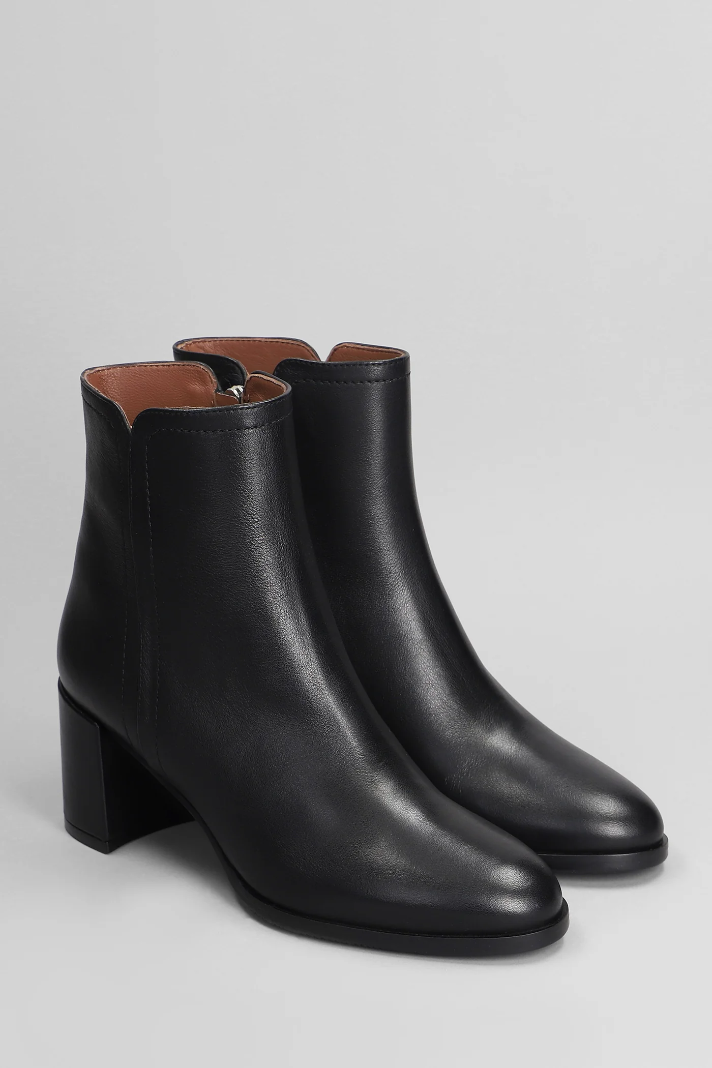 High heels Ankle boots in black leather - Image 2