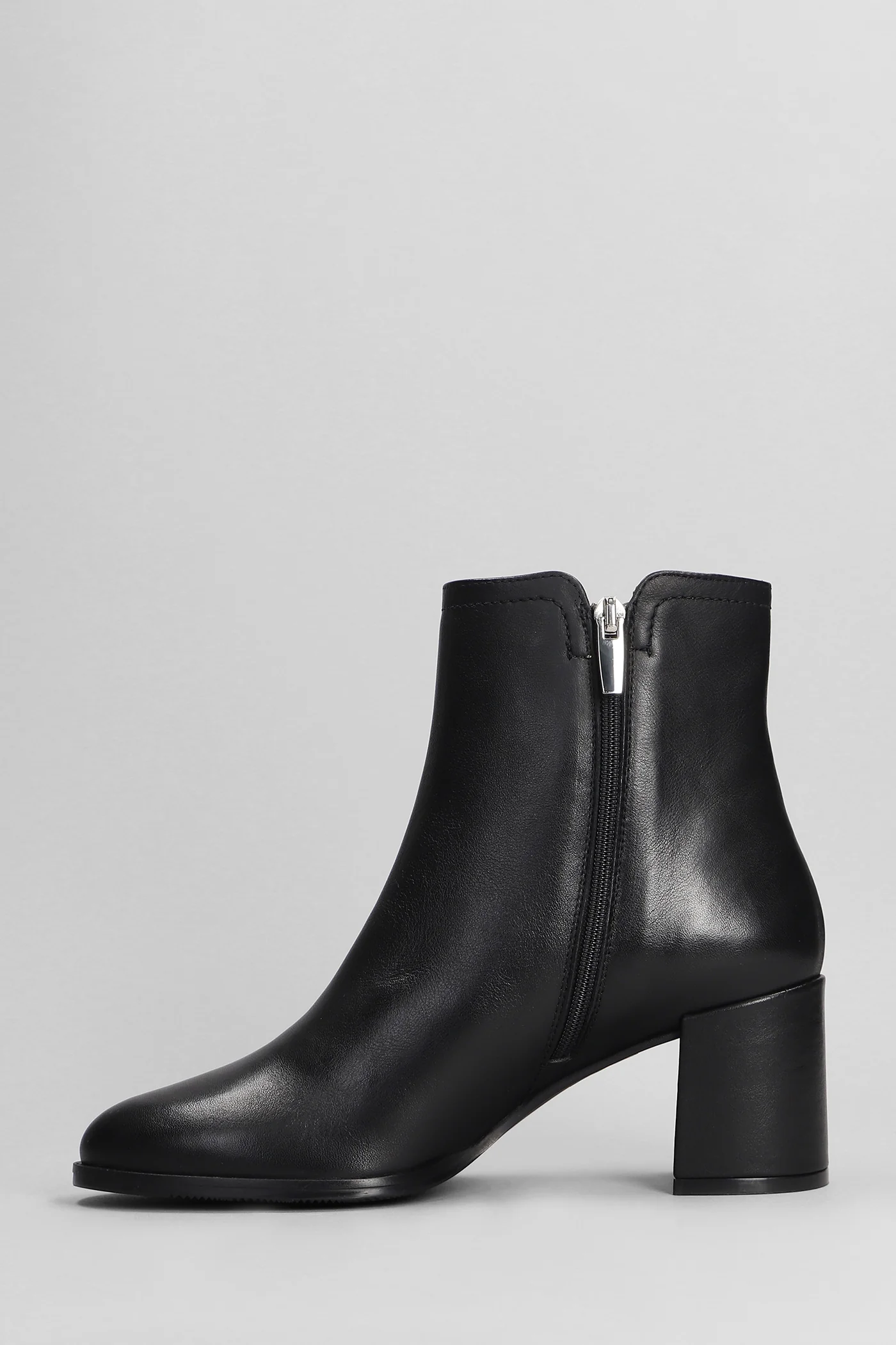 High heels Ankle boots in black leather - Image 3