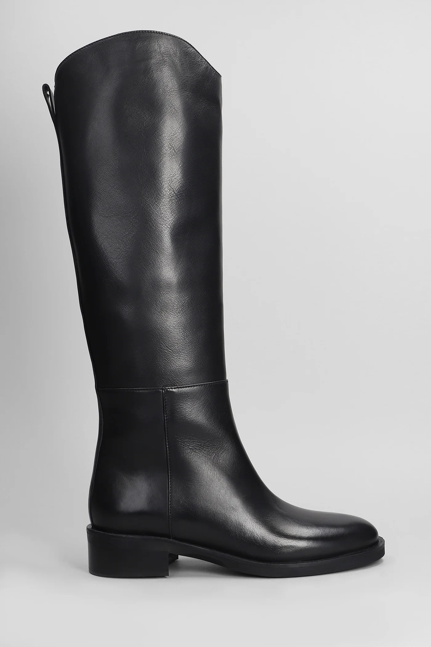 low heels boots in black leather