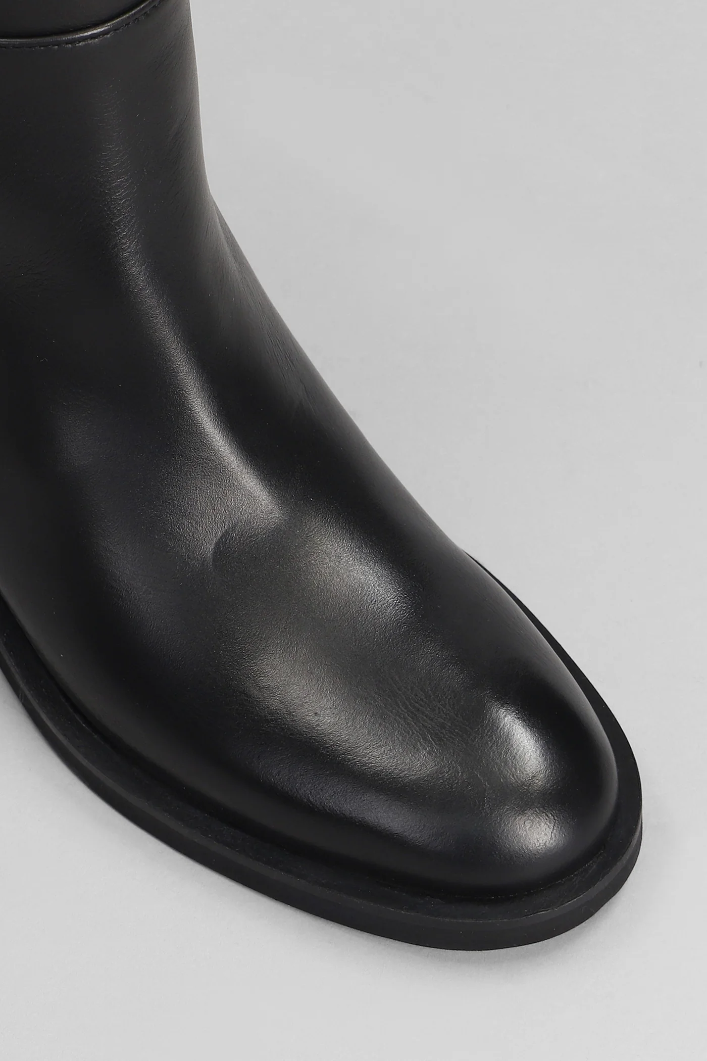 low heels boots in black leather - Image 5