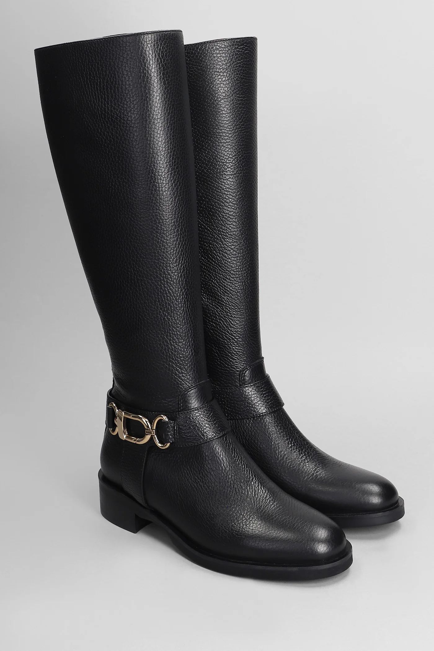 low heels boots in black leather - Image 2