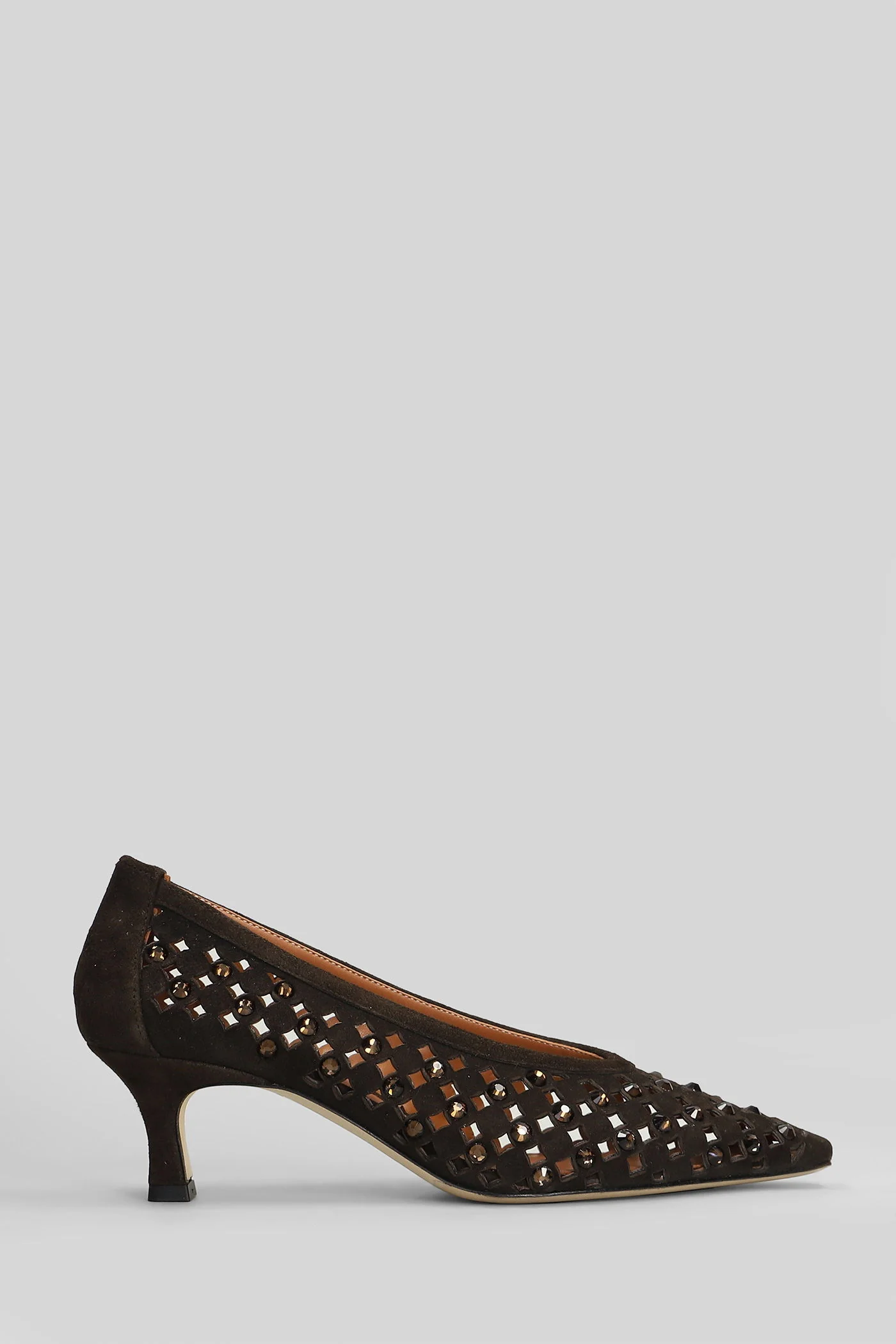 Pumps in dark brown suede