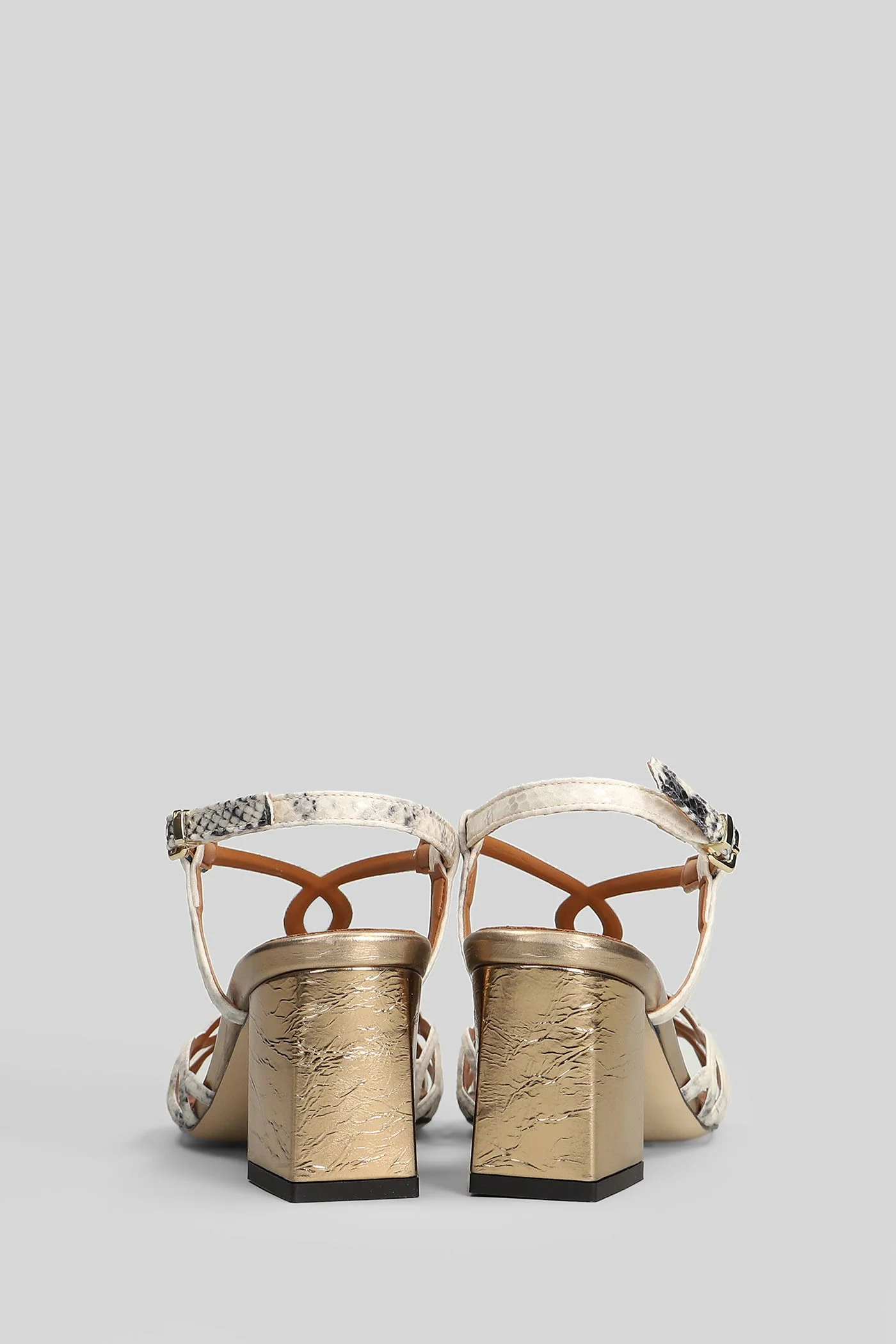Sandals in beige leather - Image 14