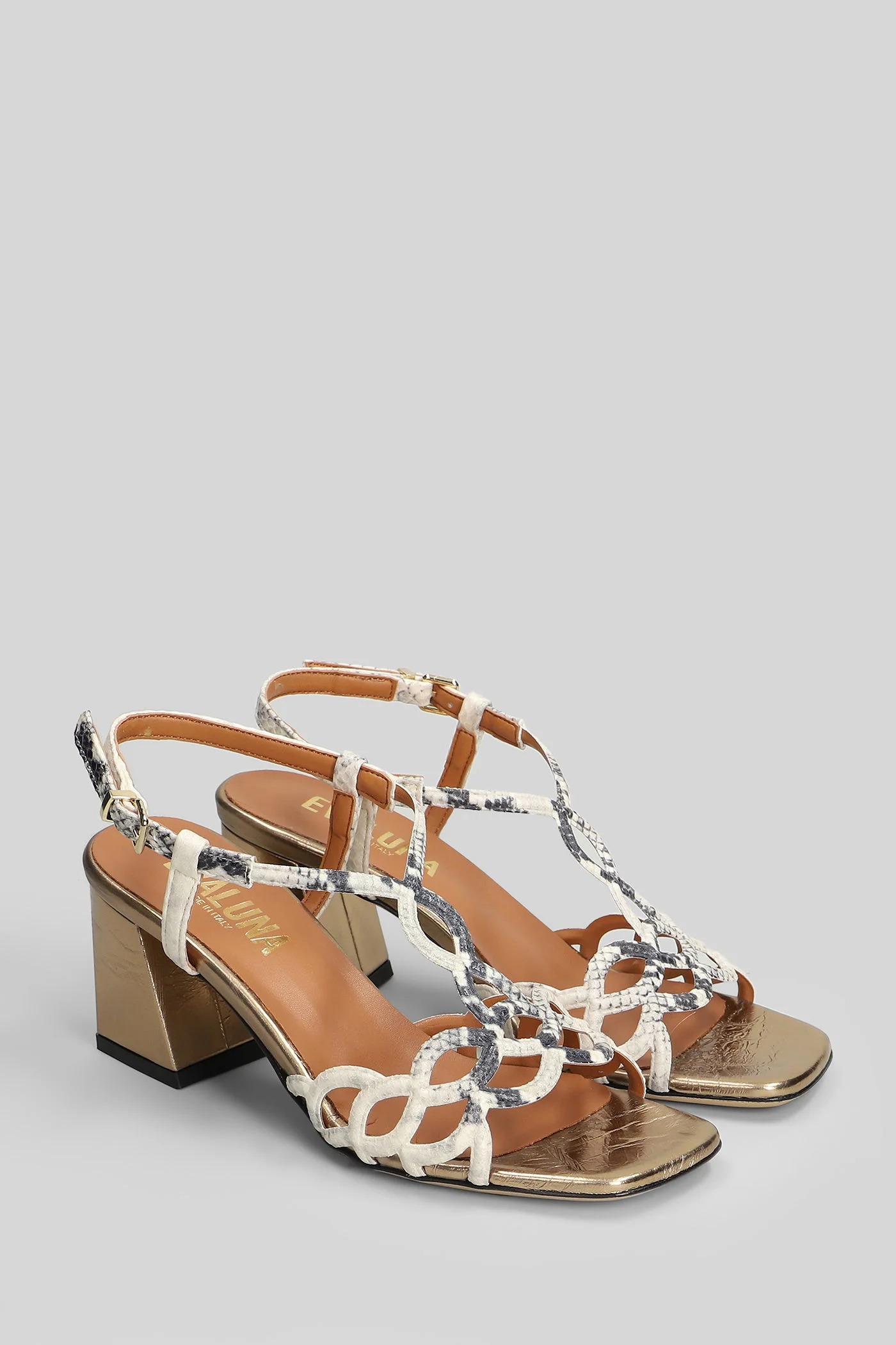 Sandals in beige leather - Image 7
