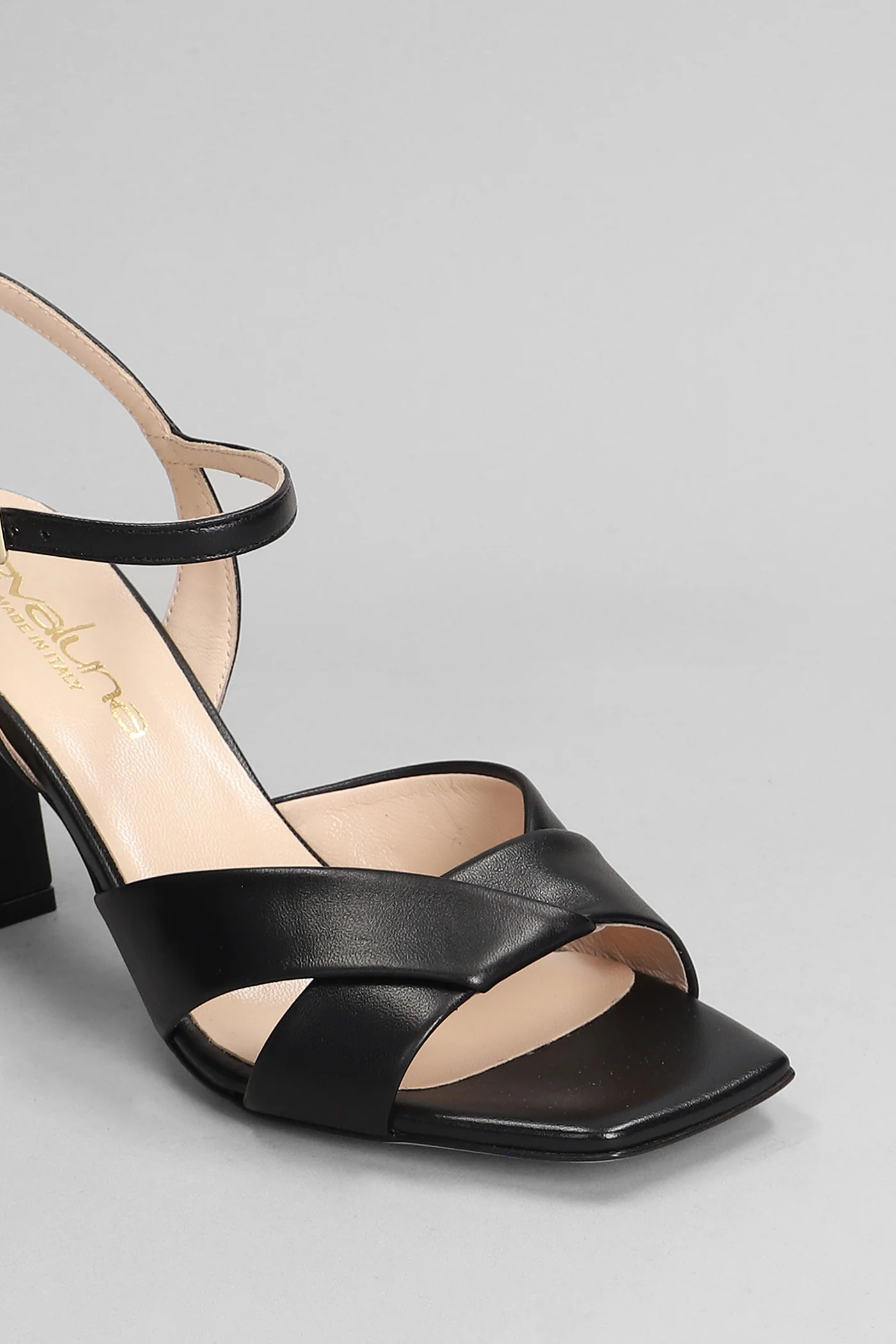 Sandals in black leather - Image 5