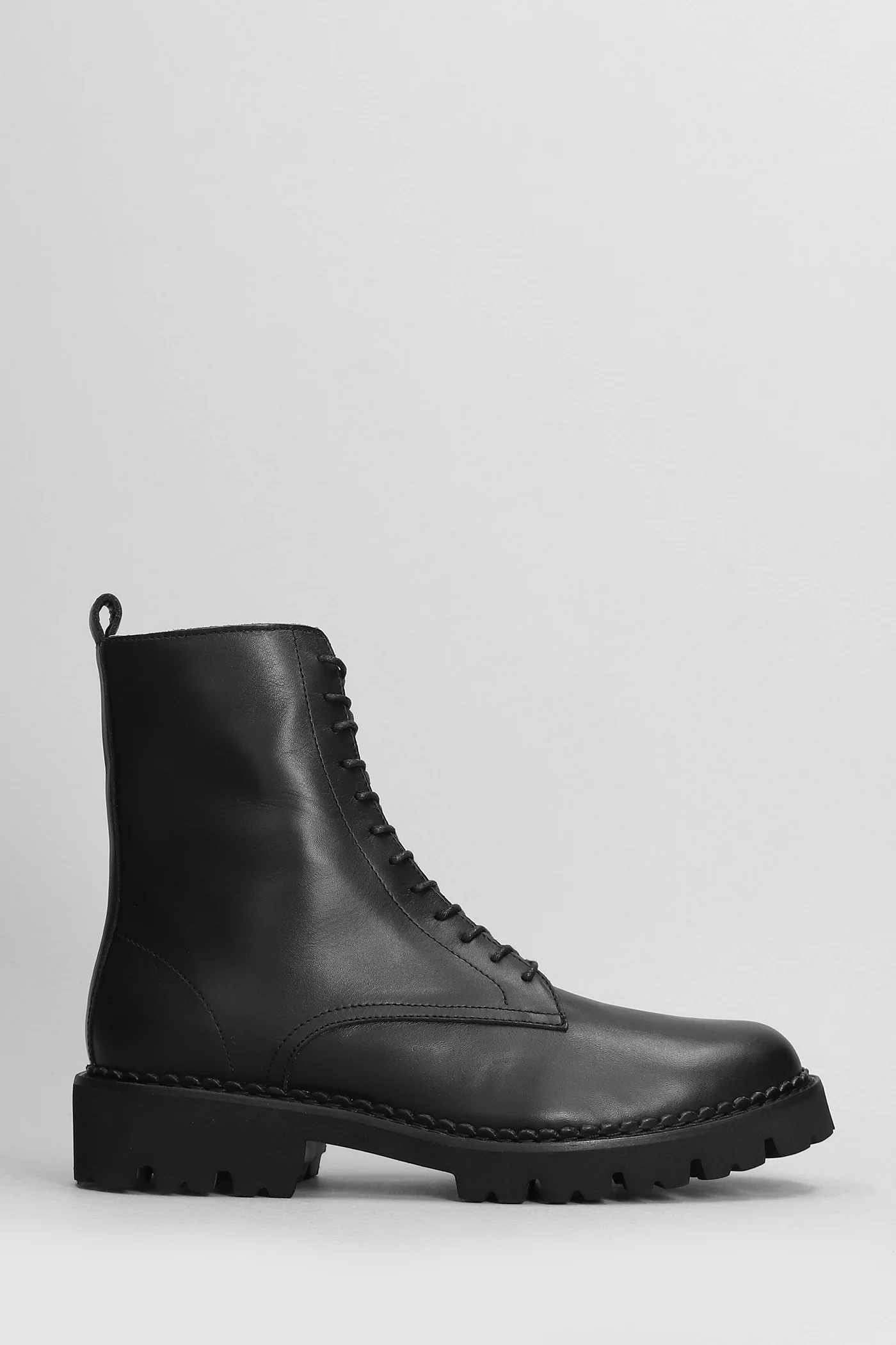 Combat boots in black leather