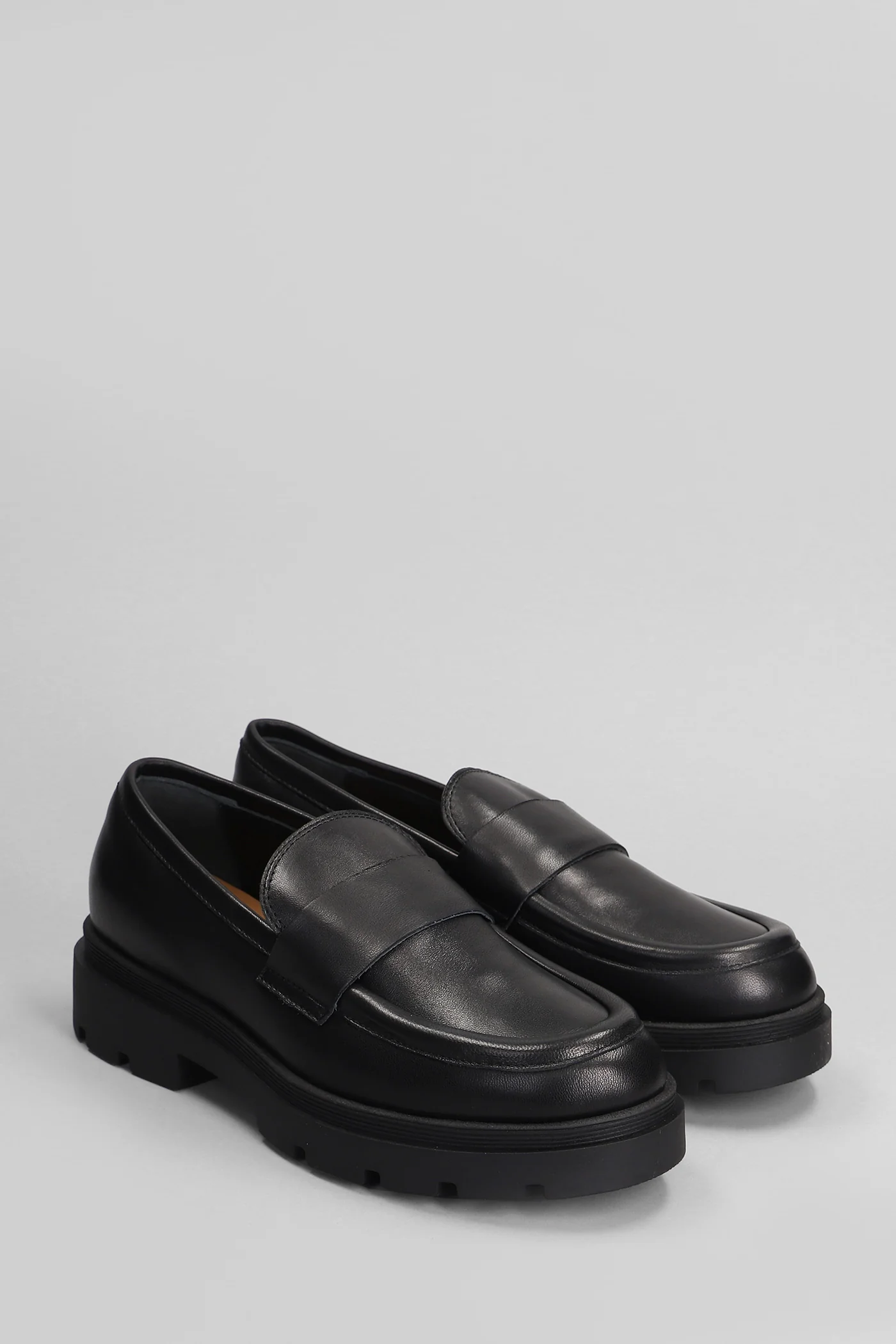 Loafers in black leather - Image 2