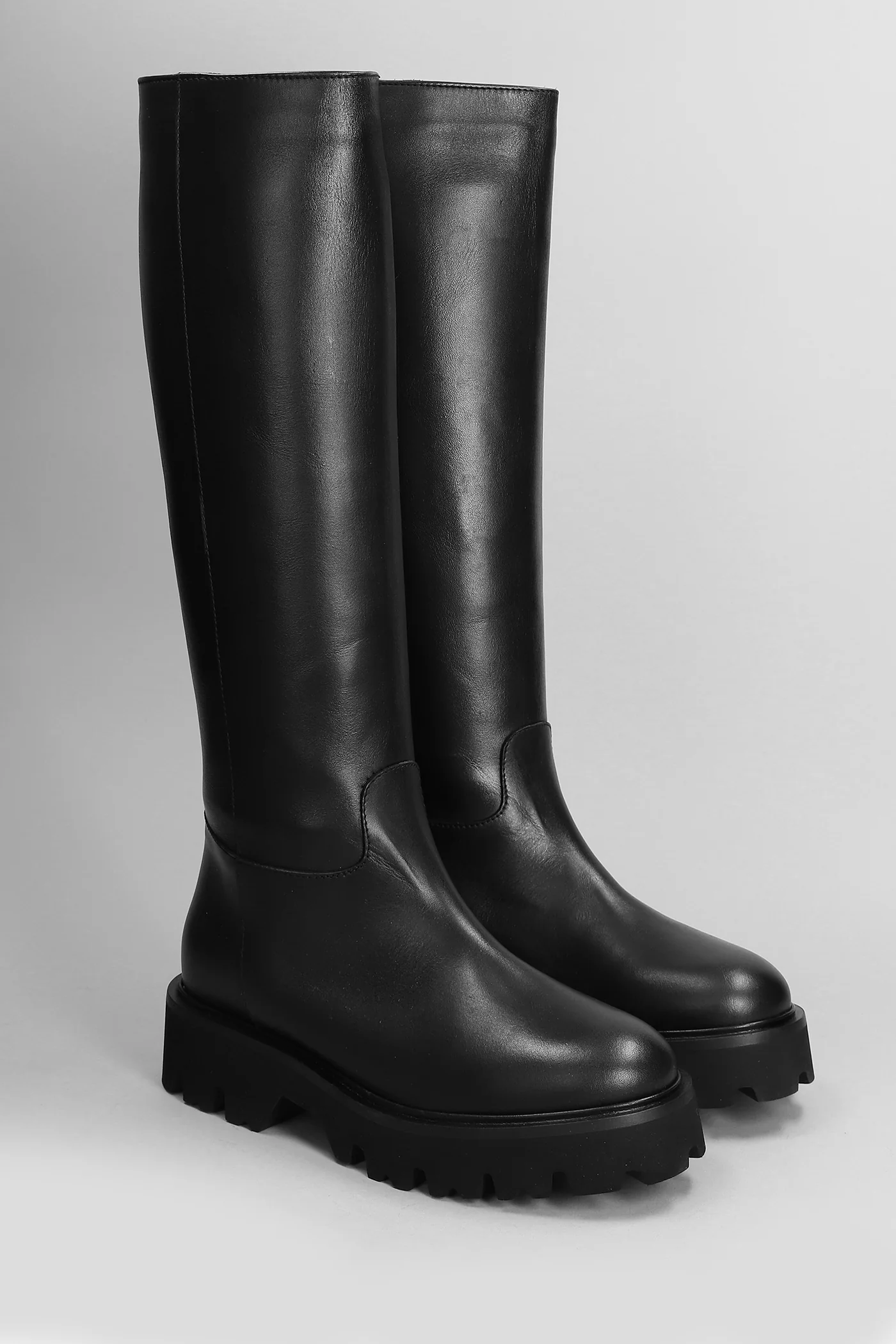 low heels boots in black leather - Image 2