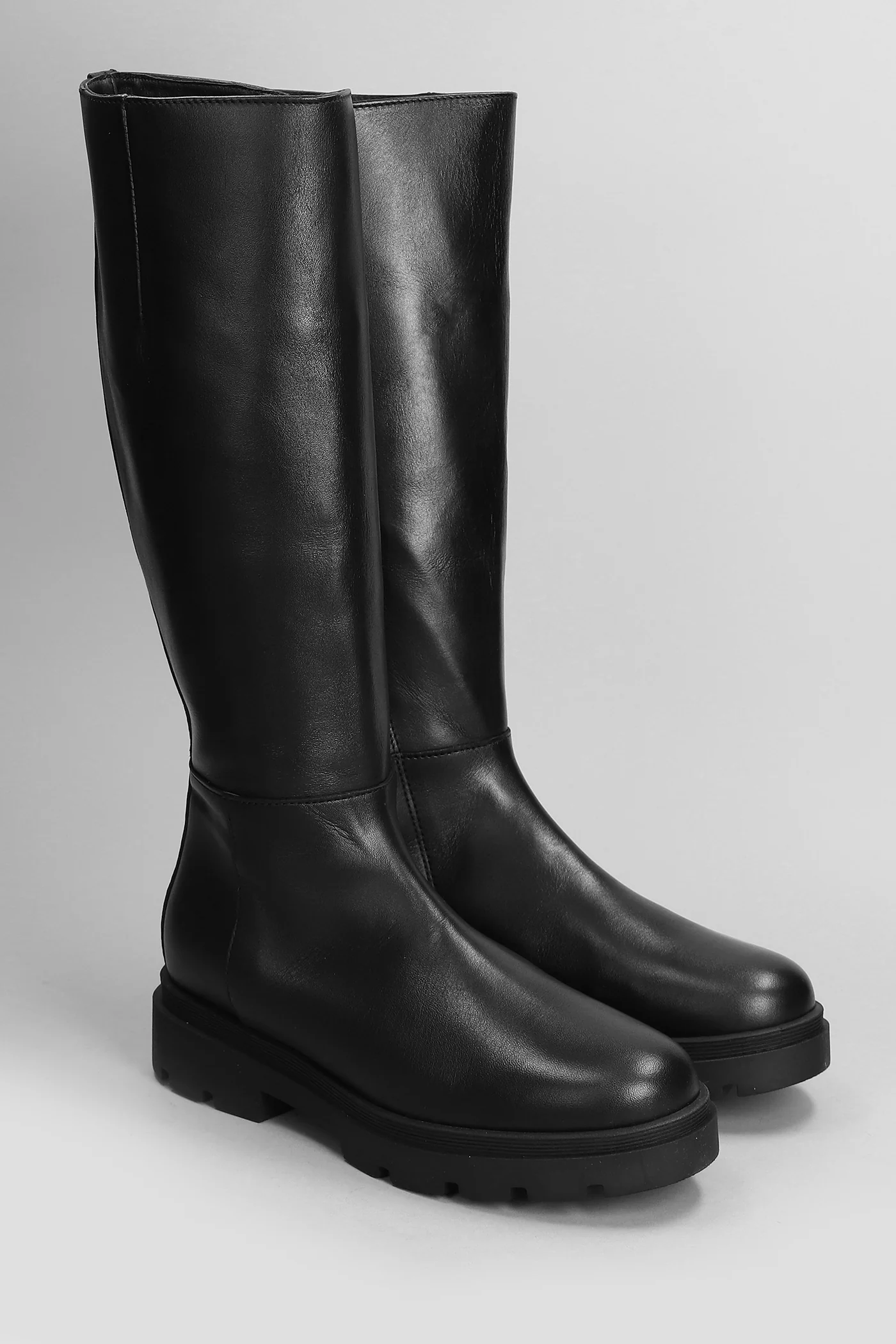 low heels boots in black leather - Image 2