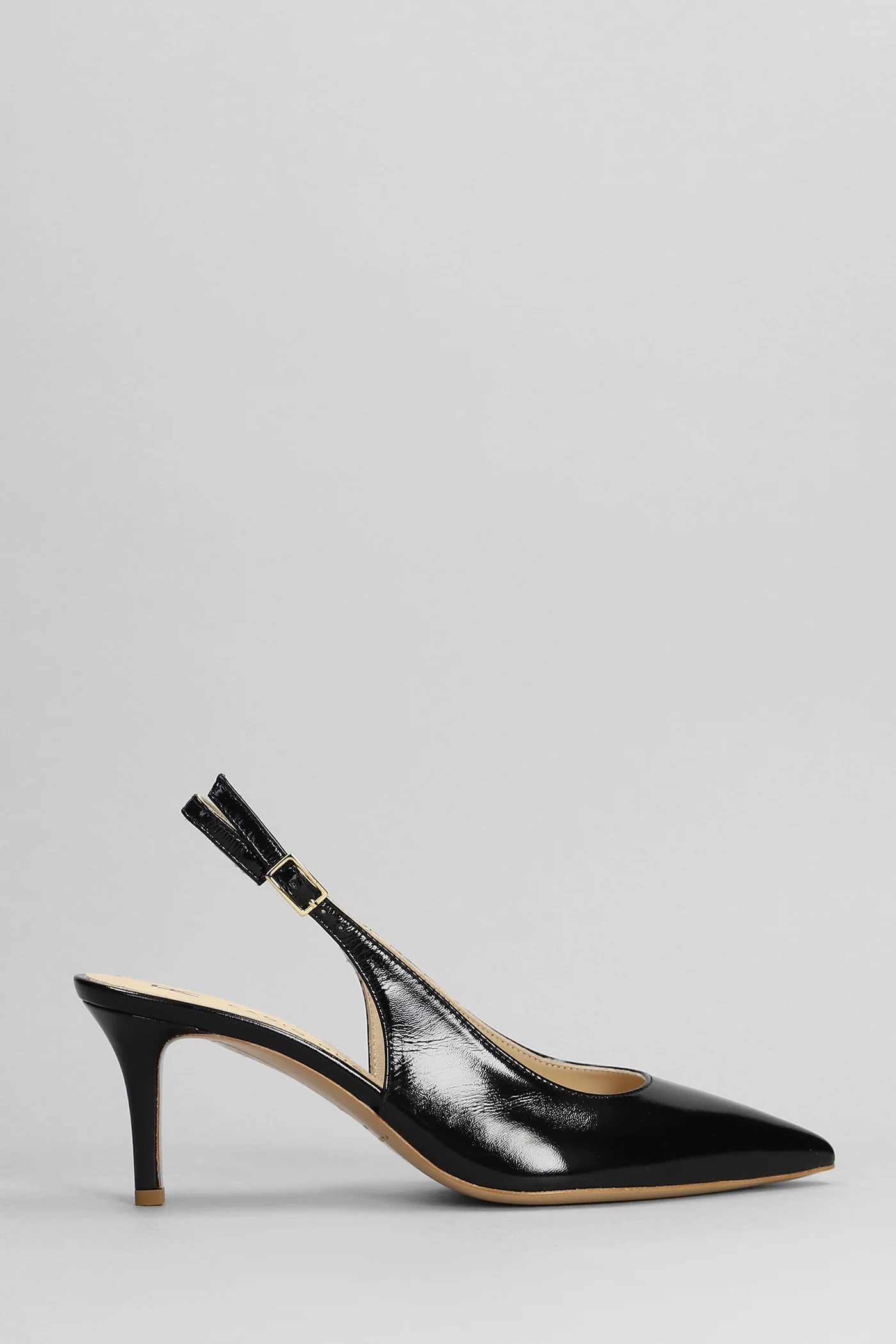 Pumps in black leather
