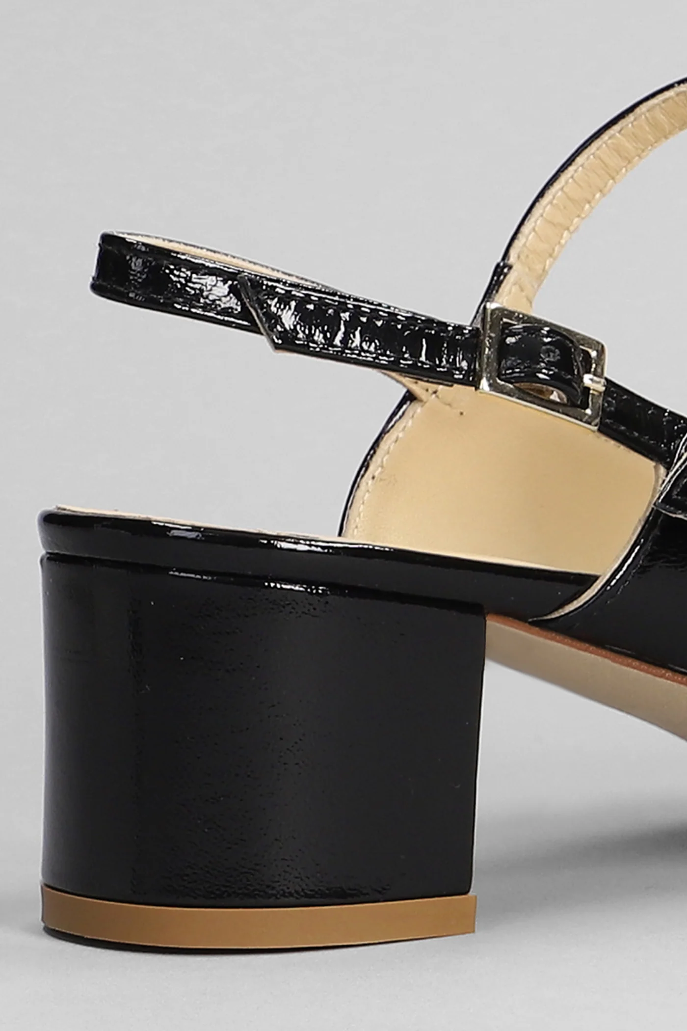 Pumps in black patent leather - Image 5