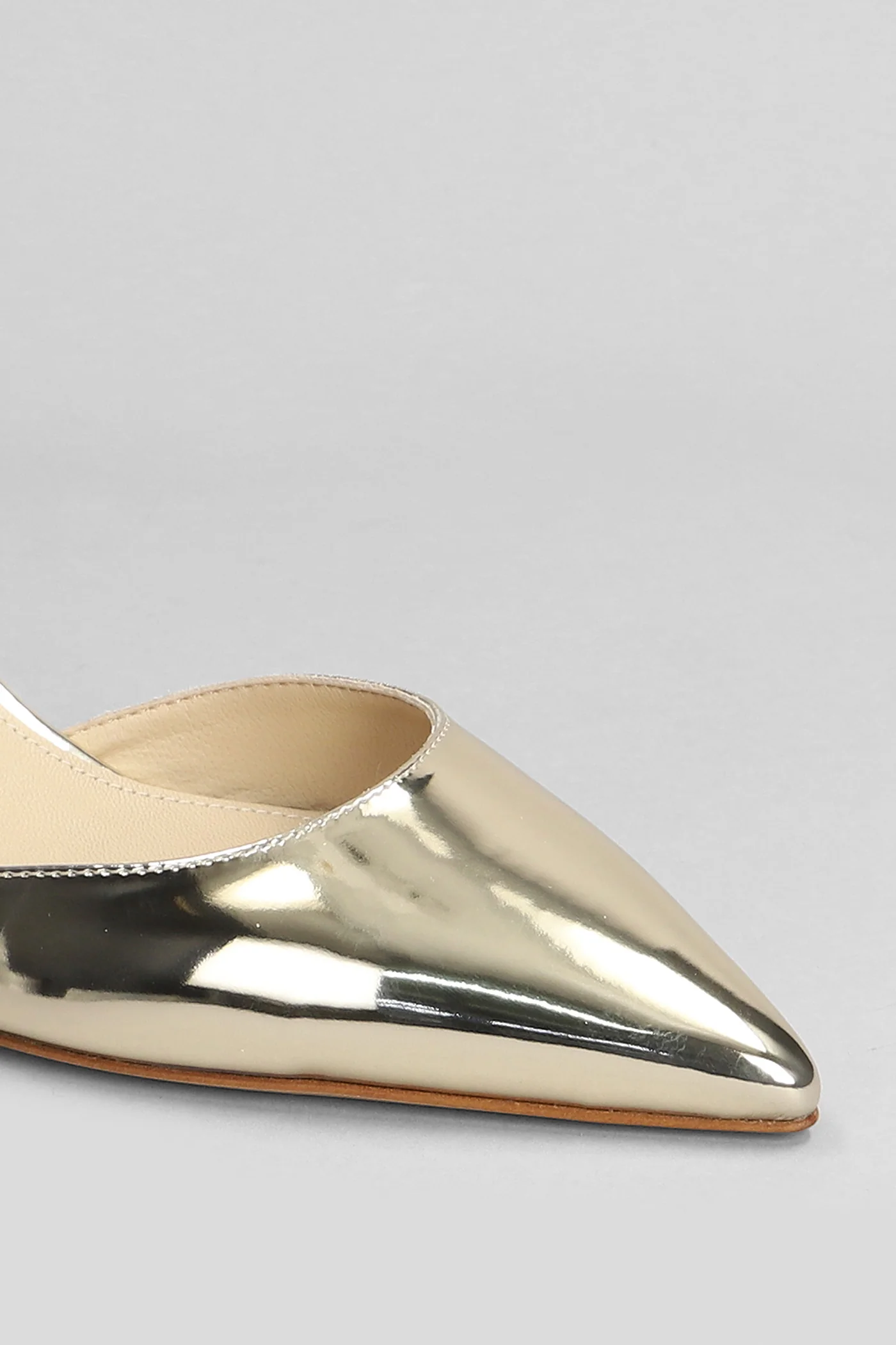 Pumps in platinum leather - Image 5