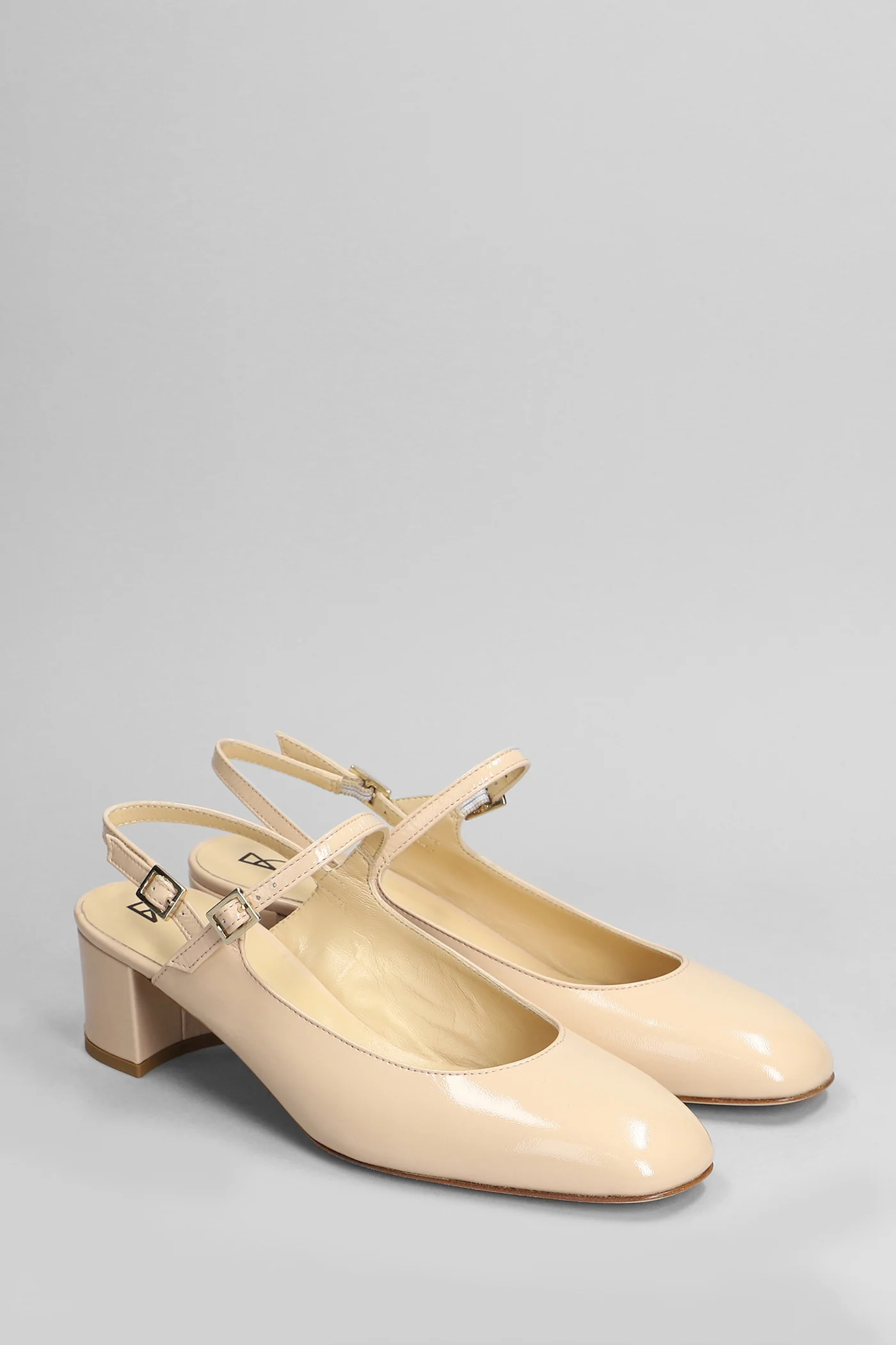 Pumps in powder patent leather - Image 2