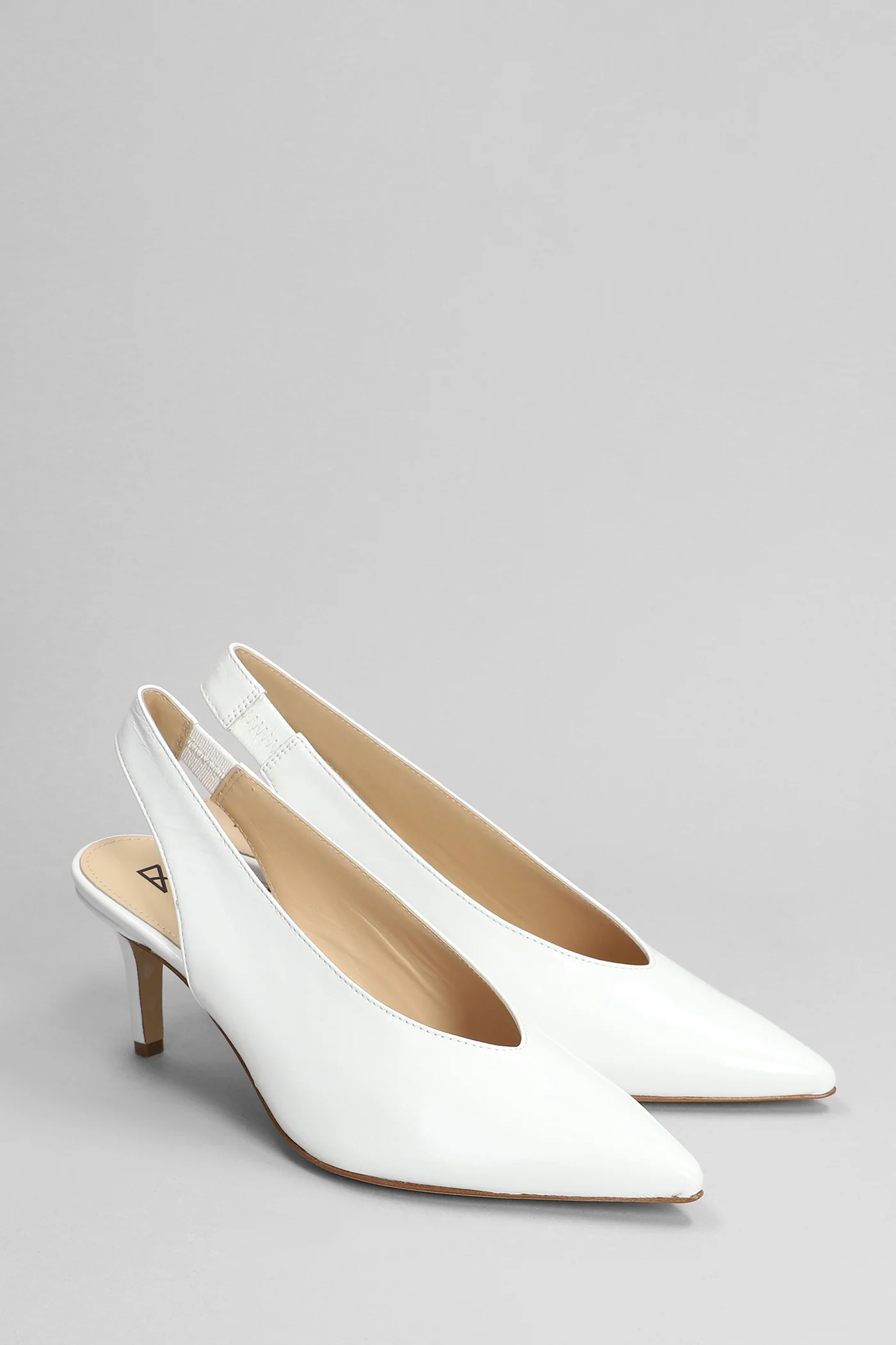 Pumps in white leather - Image 2