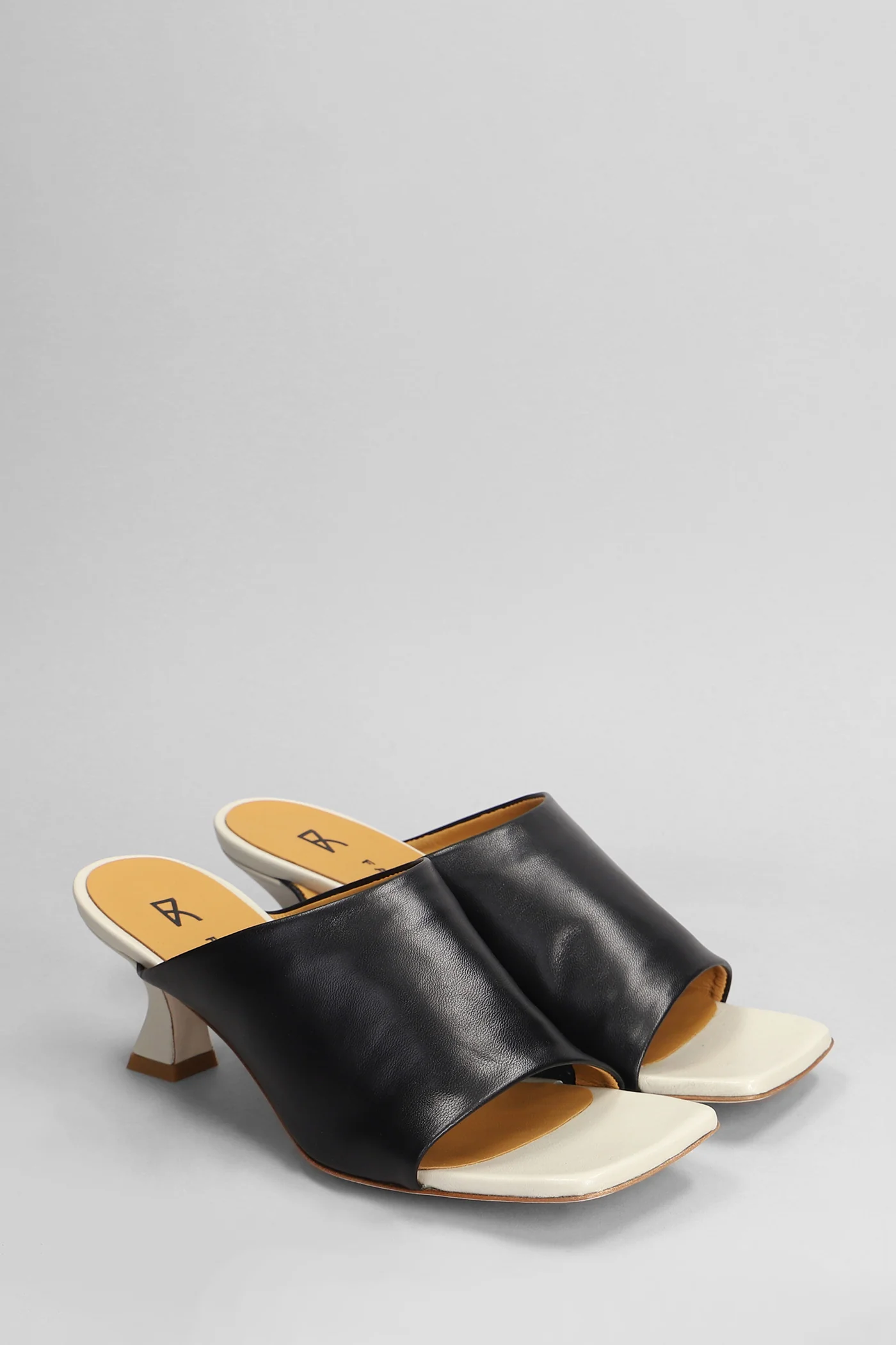 Slipper-Mule in black leather - Image 2