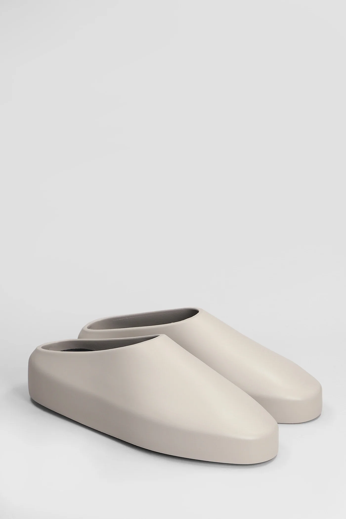 California Slipper-Mule in grey rubber/plasic - Image 2