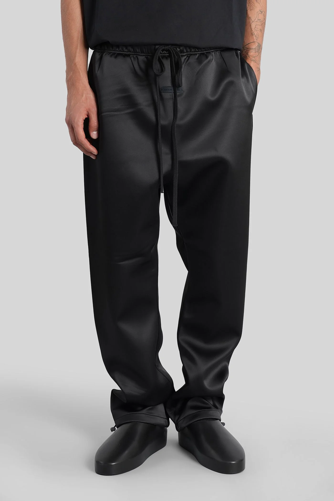 Pants in black polyester