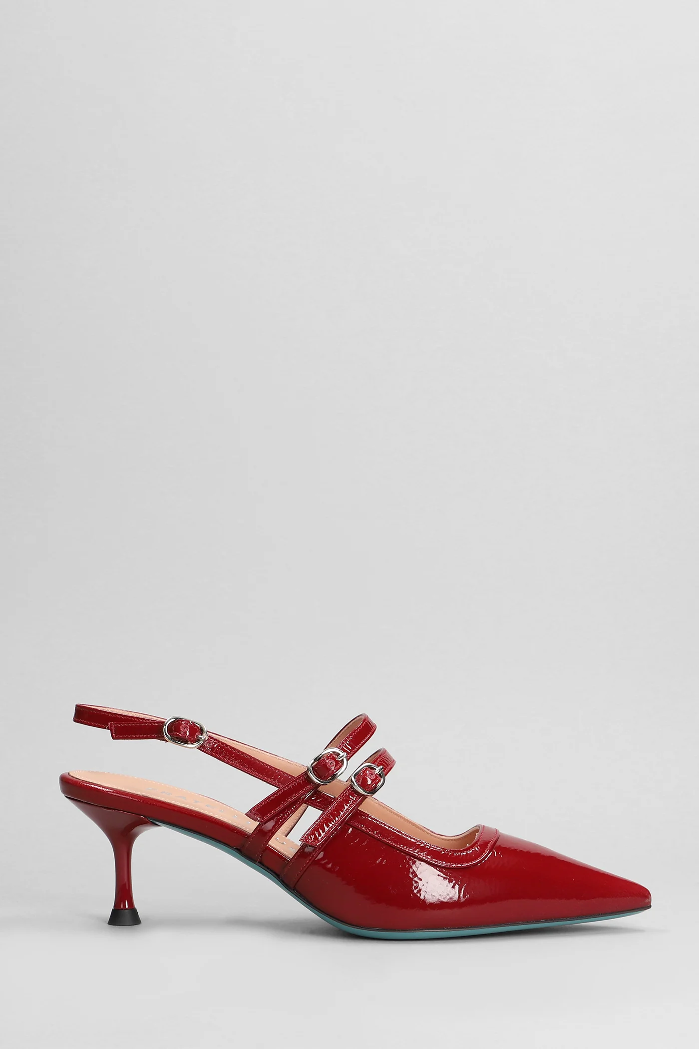 Pumps in red leather