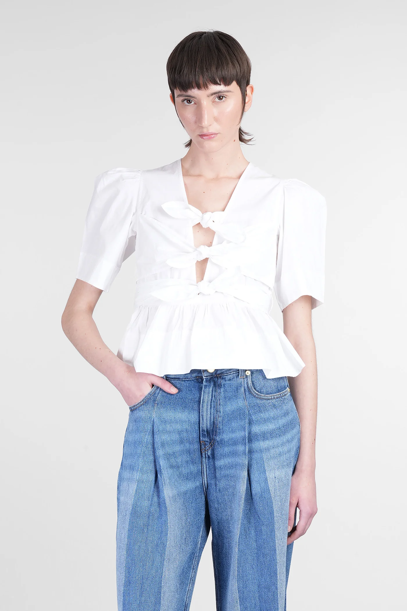 Blouse in white cotton