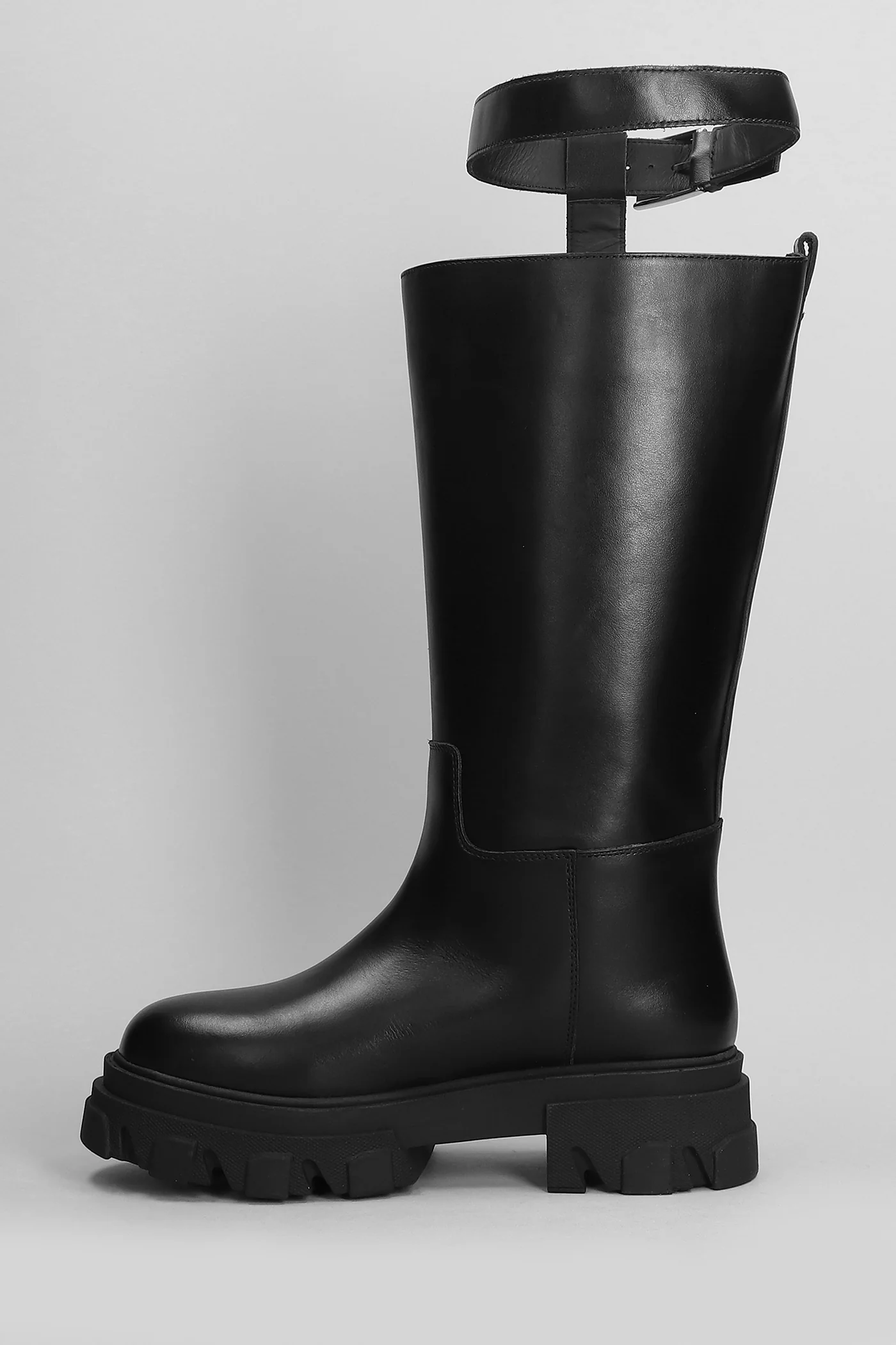 Themis low heels boots in black leather - Image 3