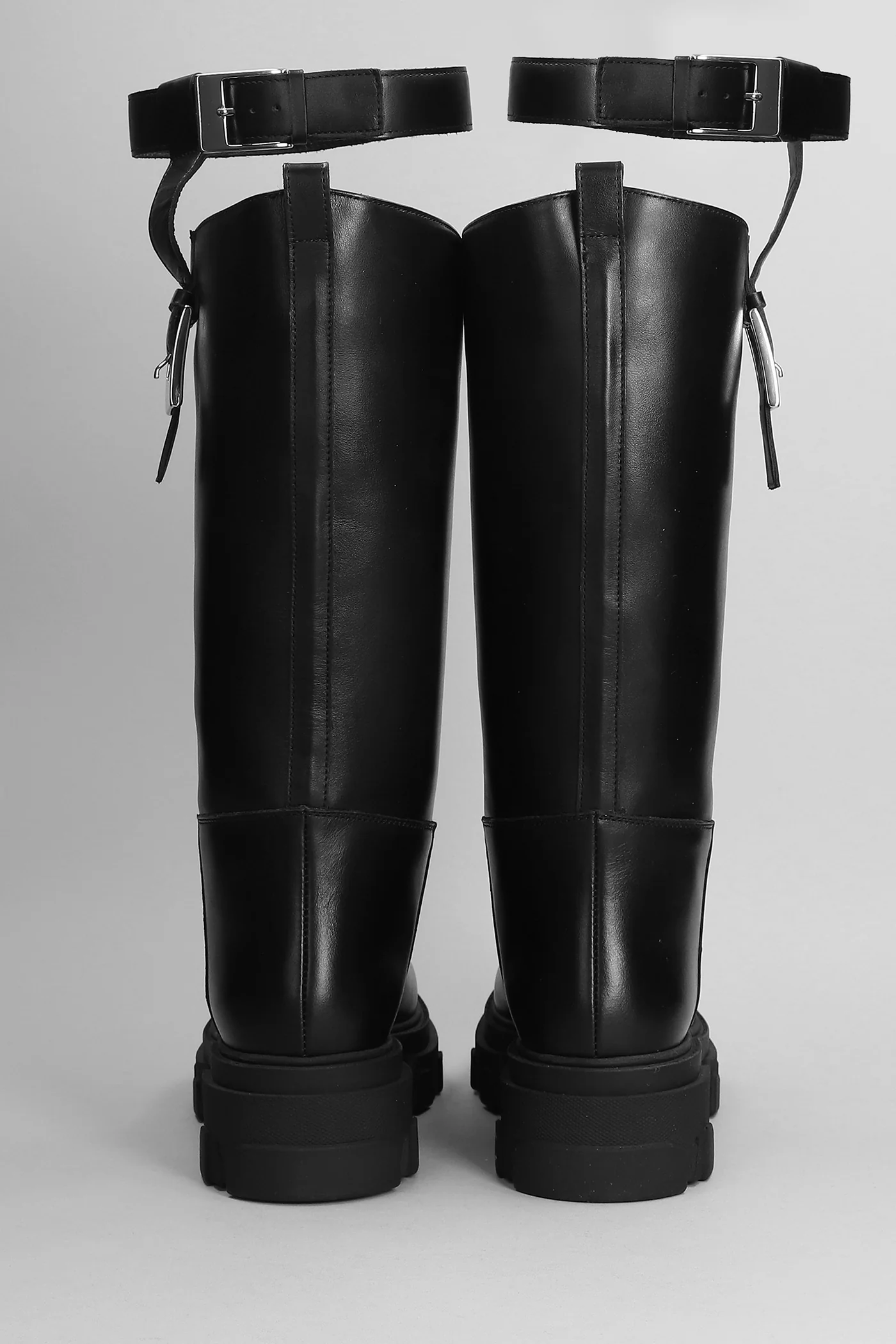 Themis low heels boots in black leather - Image 4