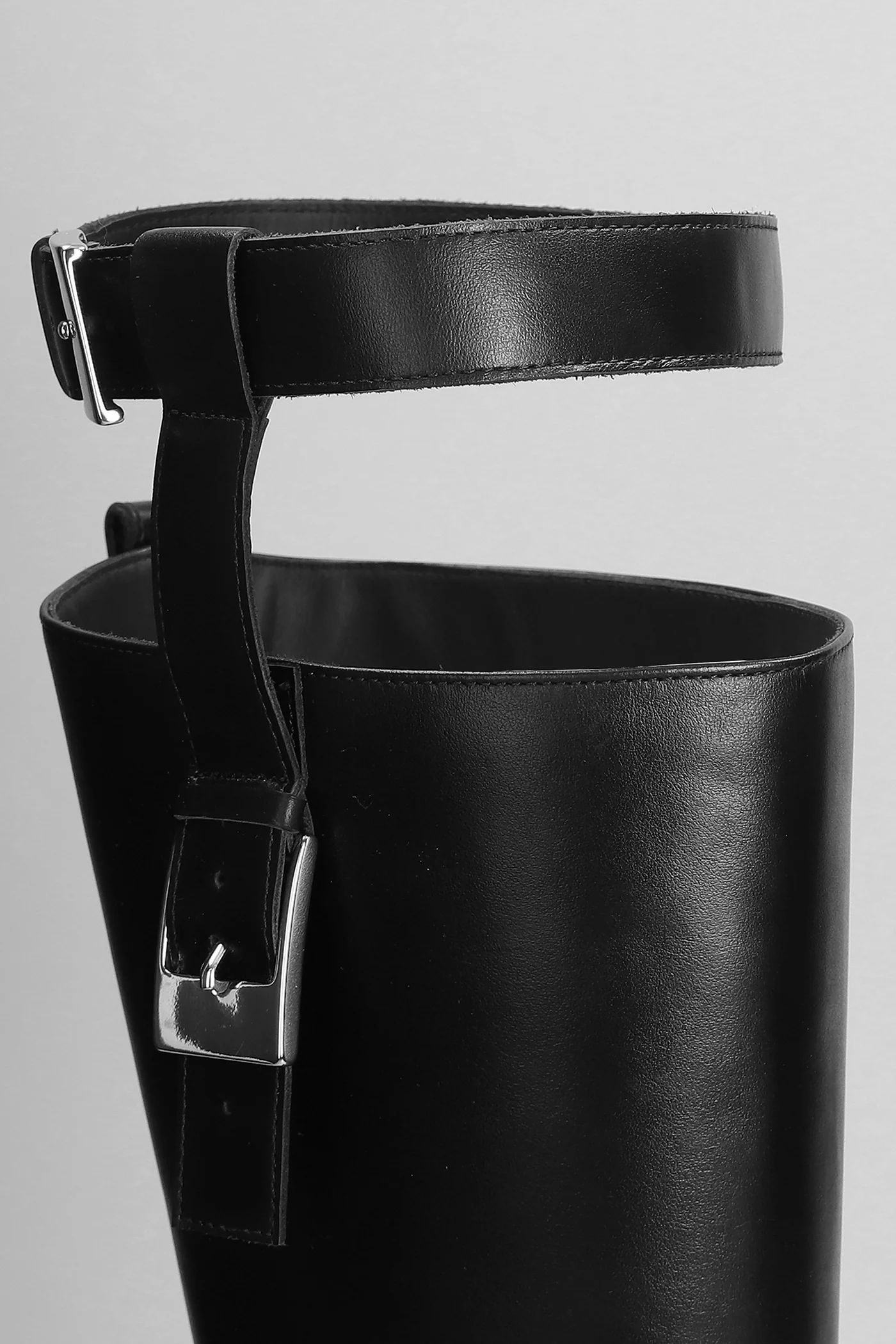 Themis low heels boots in black leather - Image 5