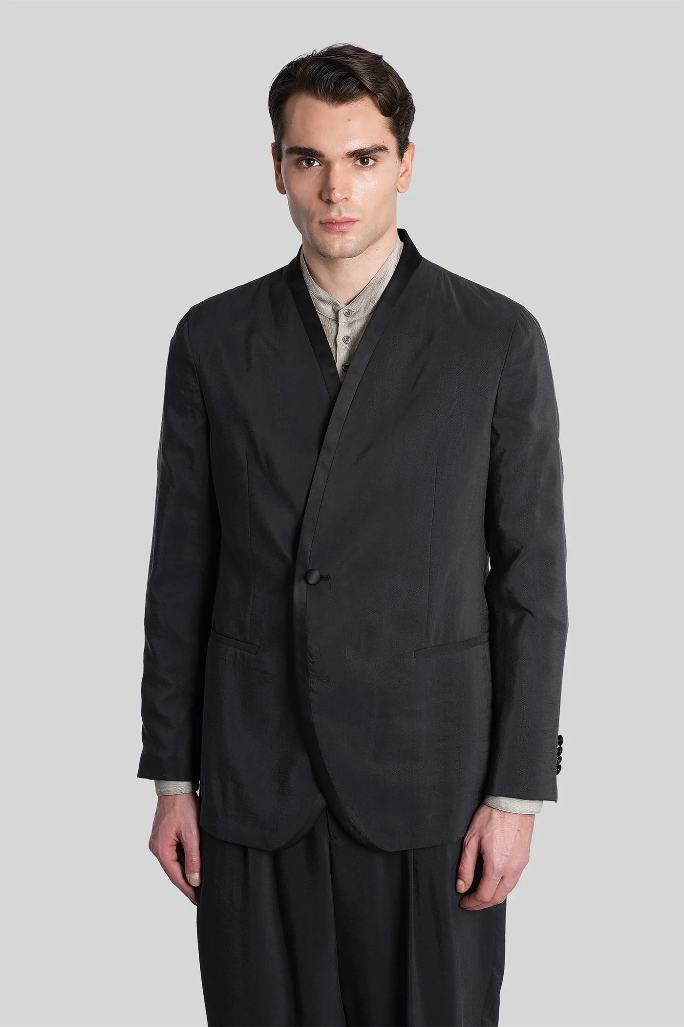 Blazer in black silk