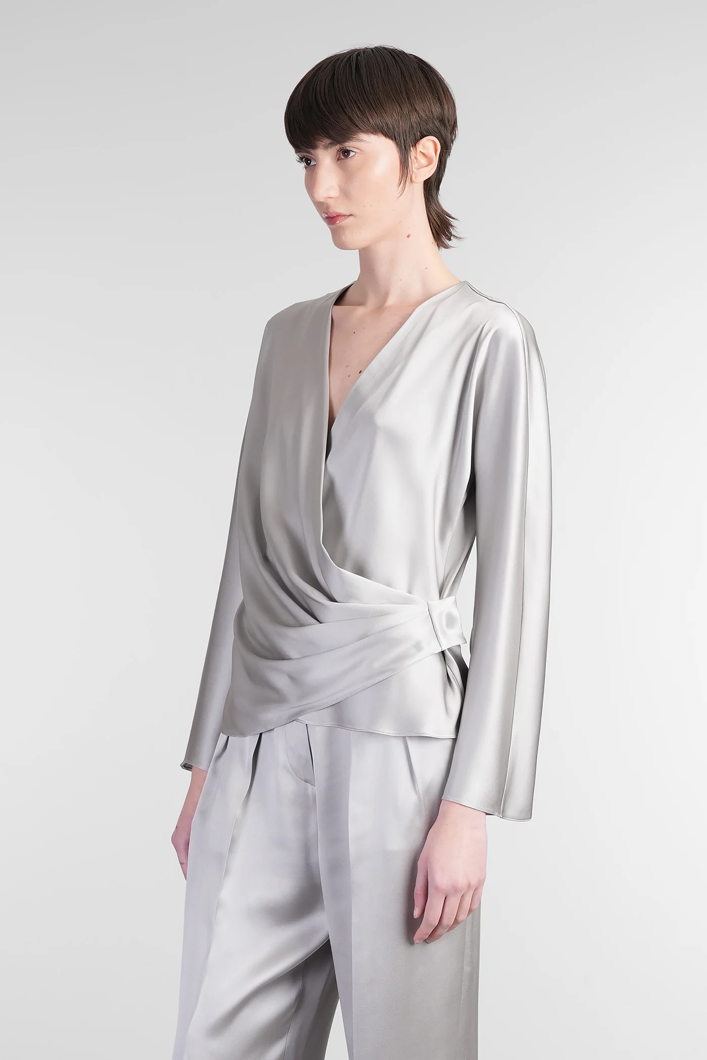 Blouse in grey silk - Image 4