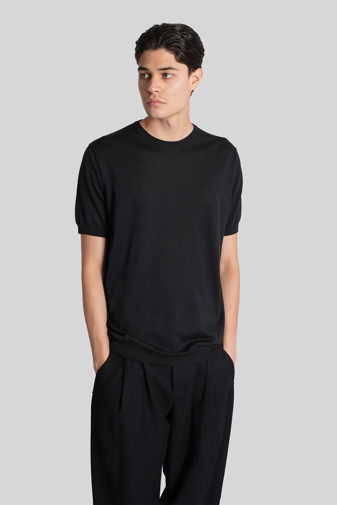 T-Shirt in black silk