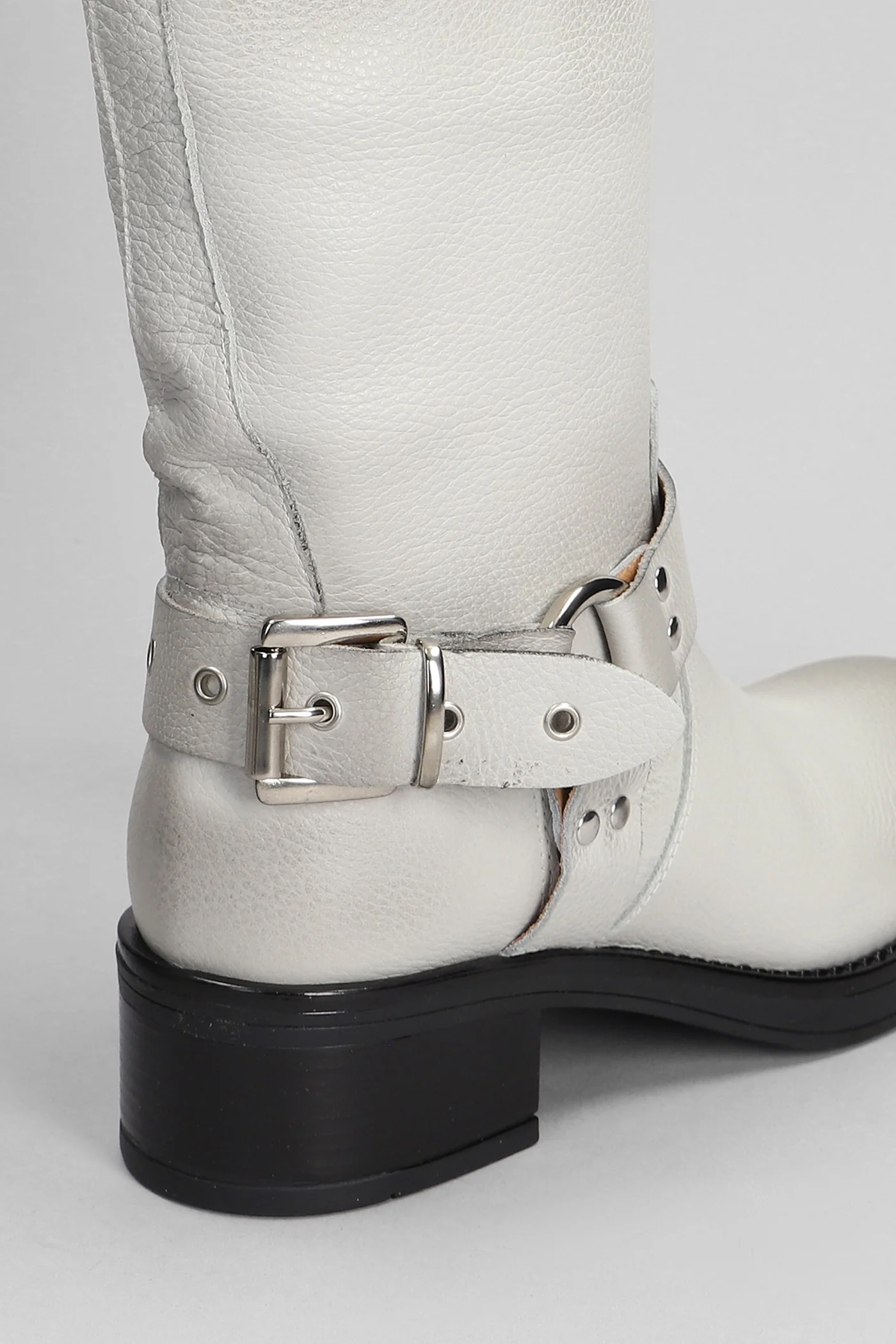 Chester low heels boots in grey leather - Image 5