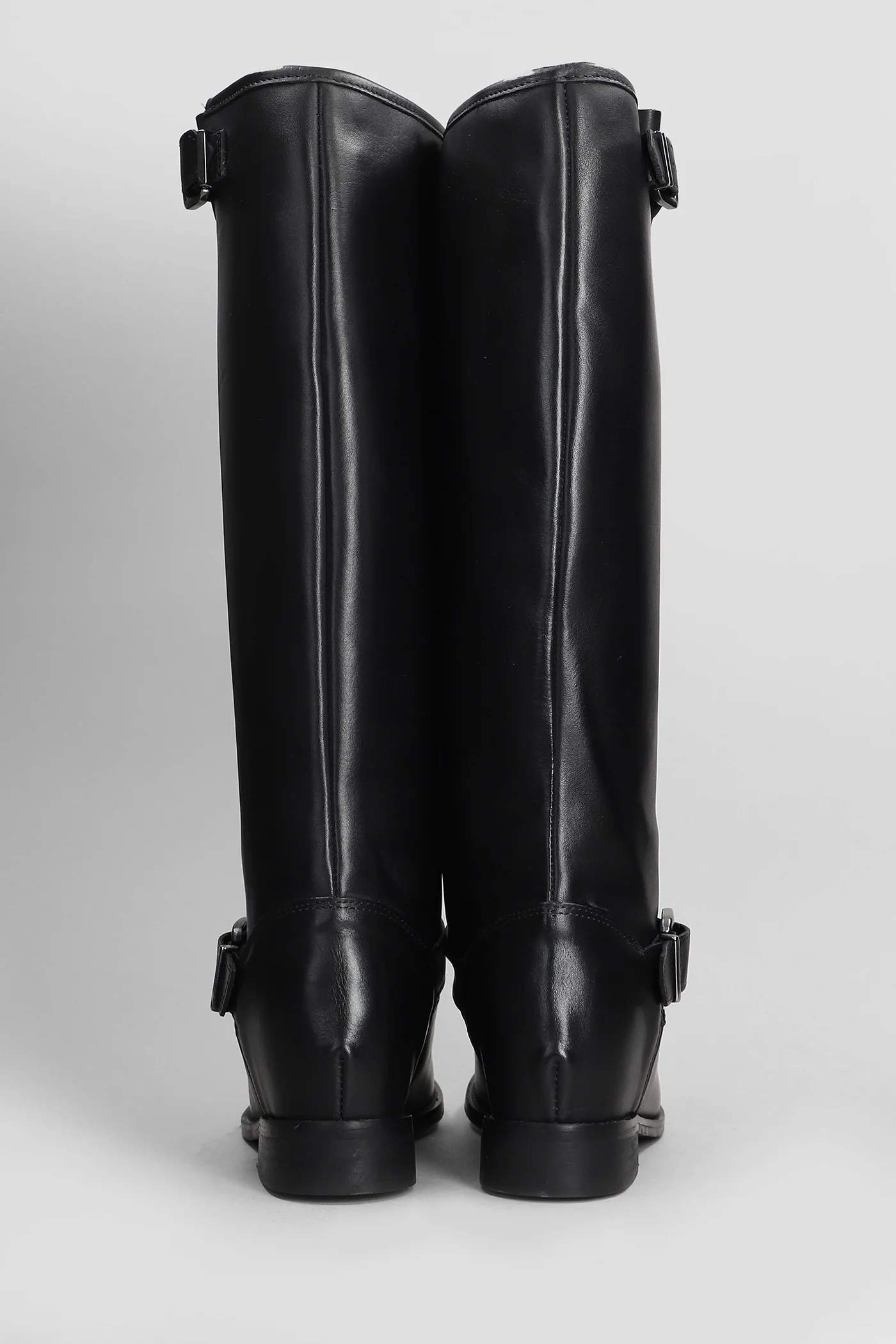 Leila  in black leather - Image 4
