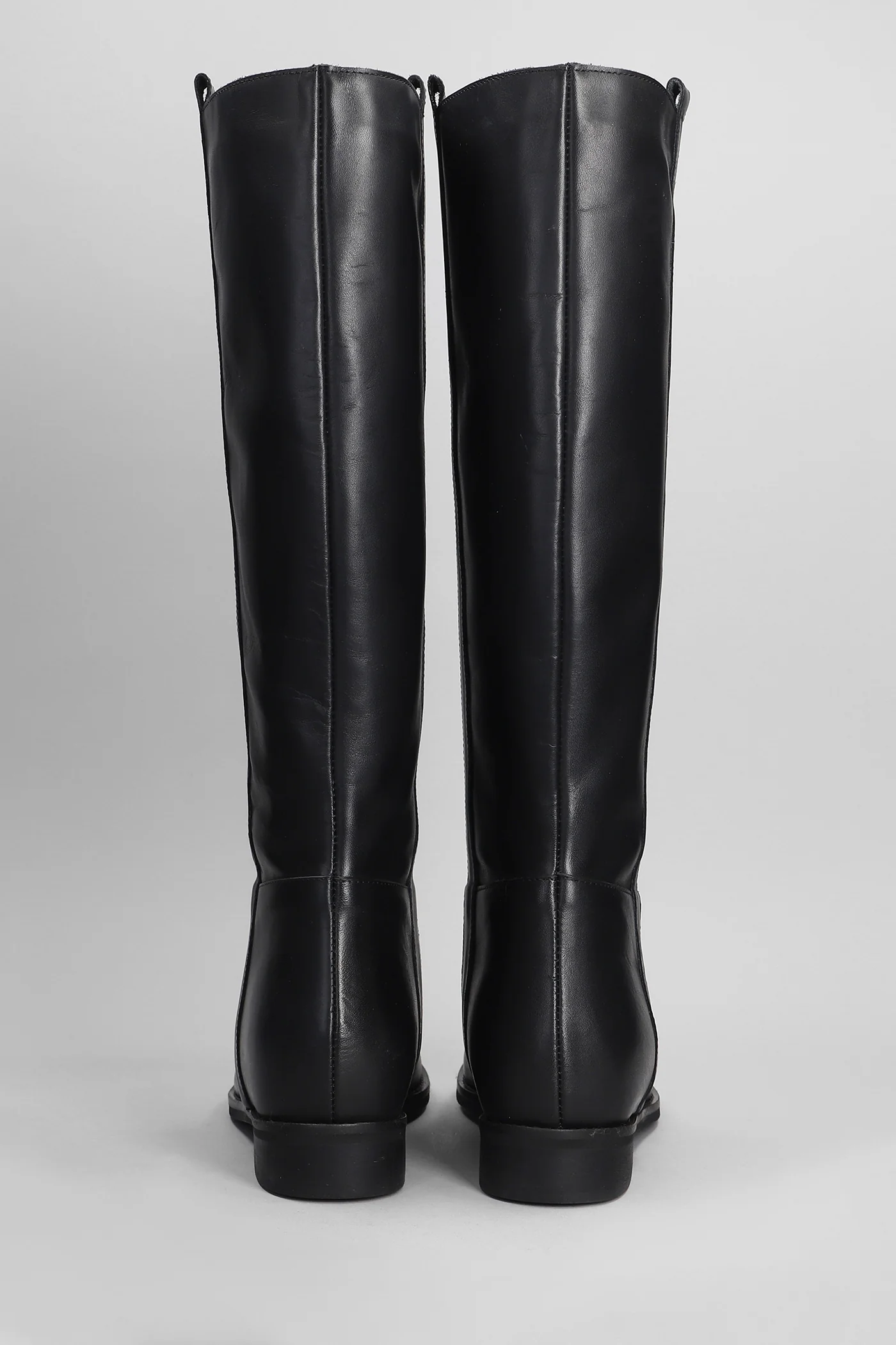 Masha  in black leather - Image 4