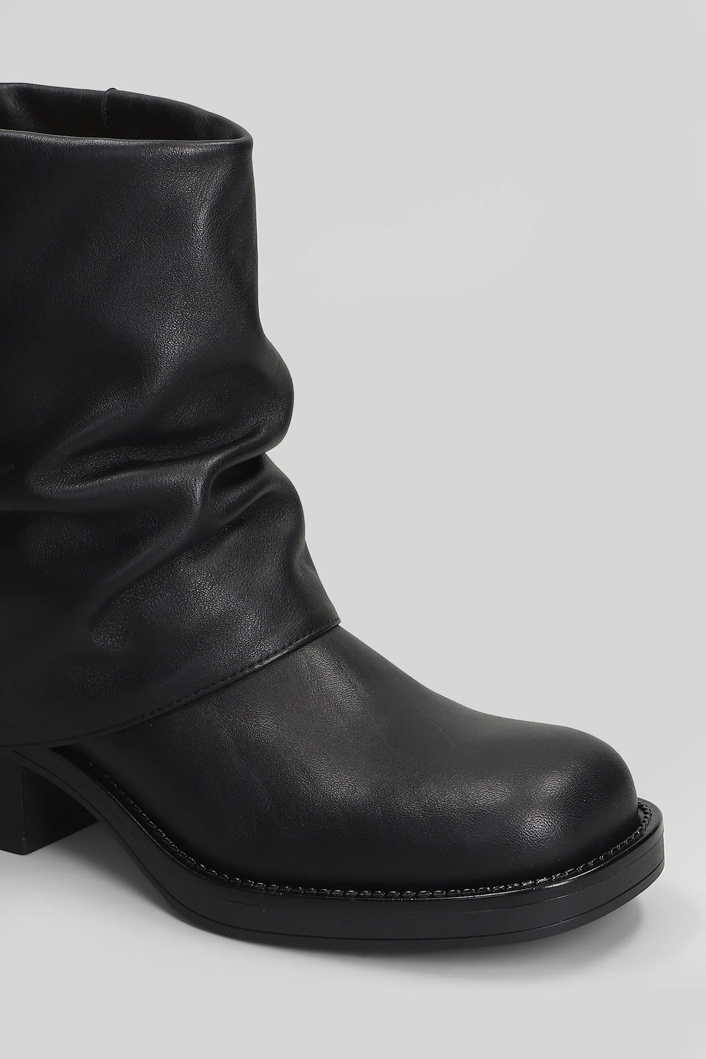 Royal low heels Ankle boots in black leather - Image 5