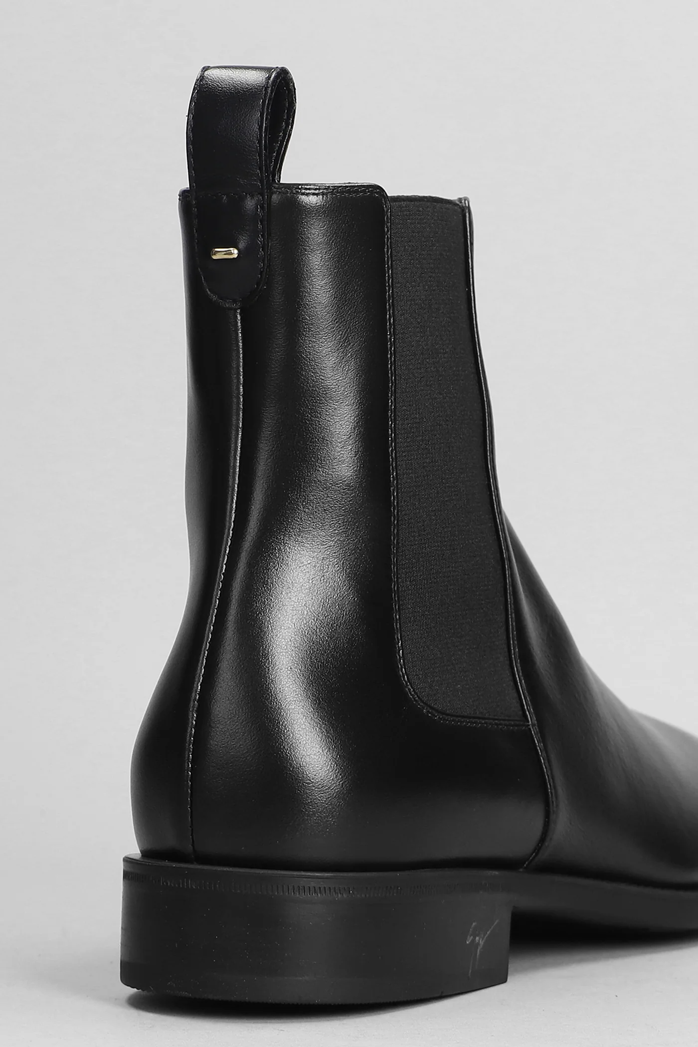 Ankle boots in black leather - Image 5