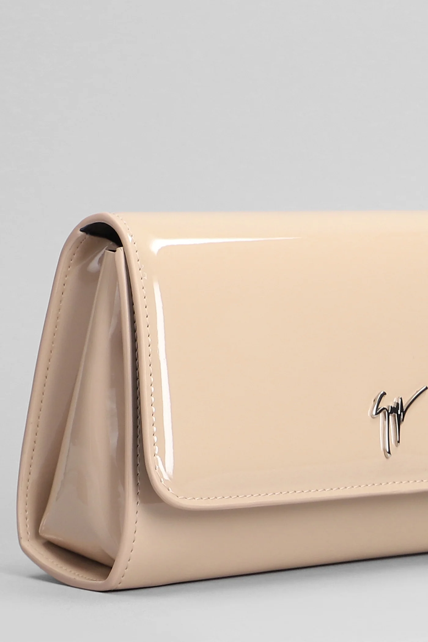 Cleopatra Clutch in powder leather - Image 4