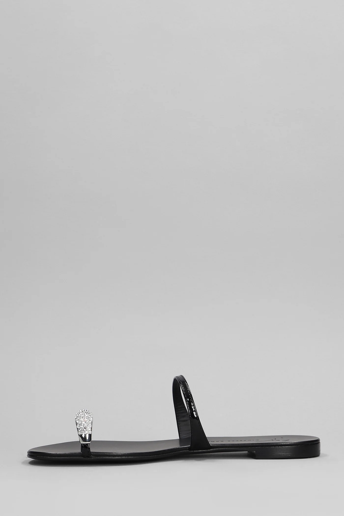 Ring Flats in black patent leather - Image 3