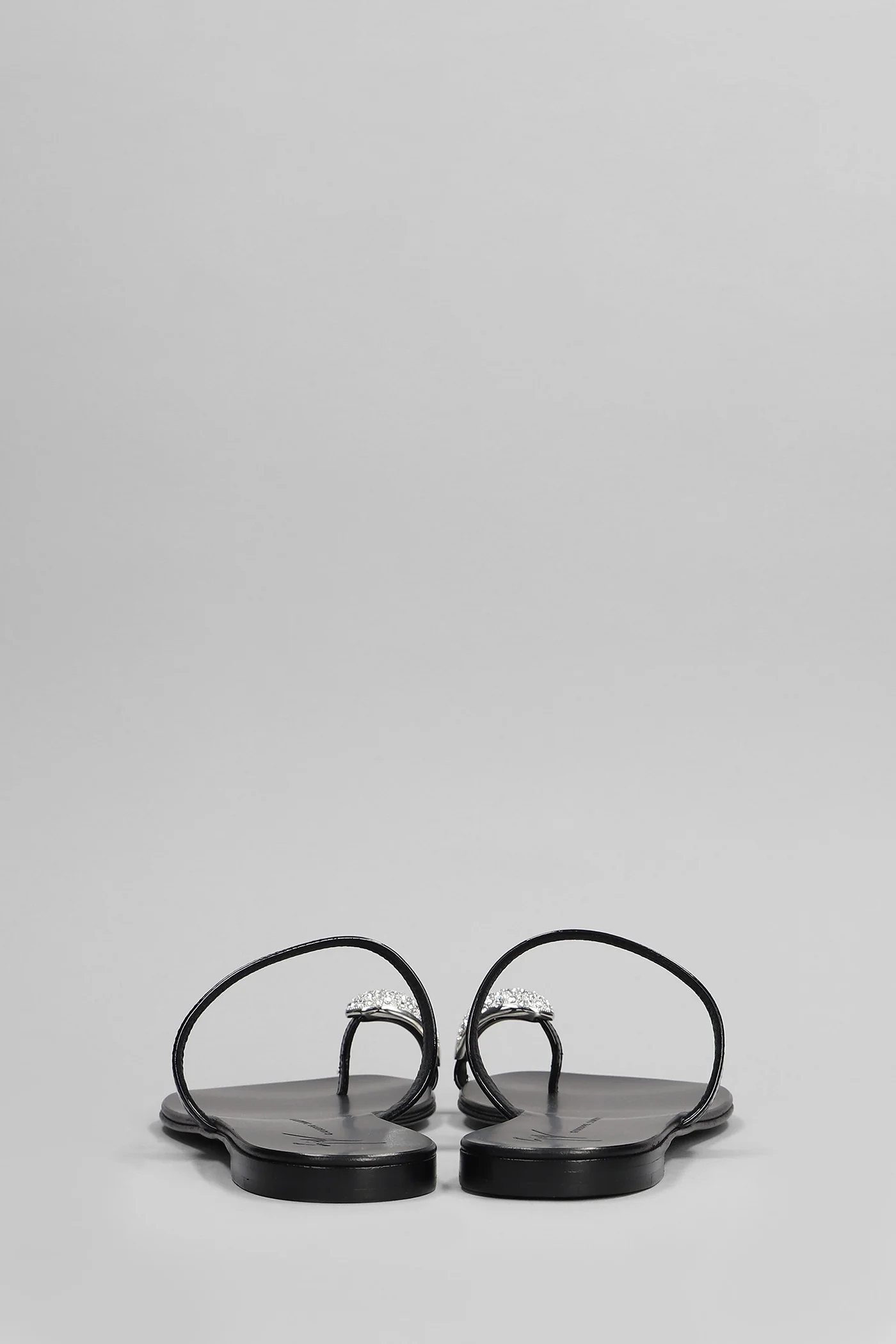 Ring Flats in black patent leather - Image 4