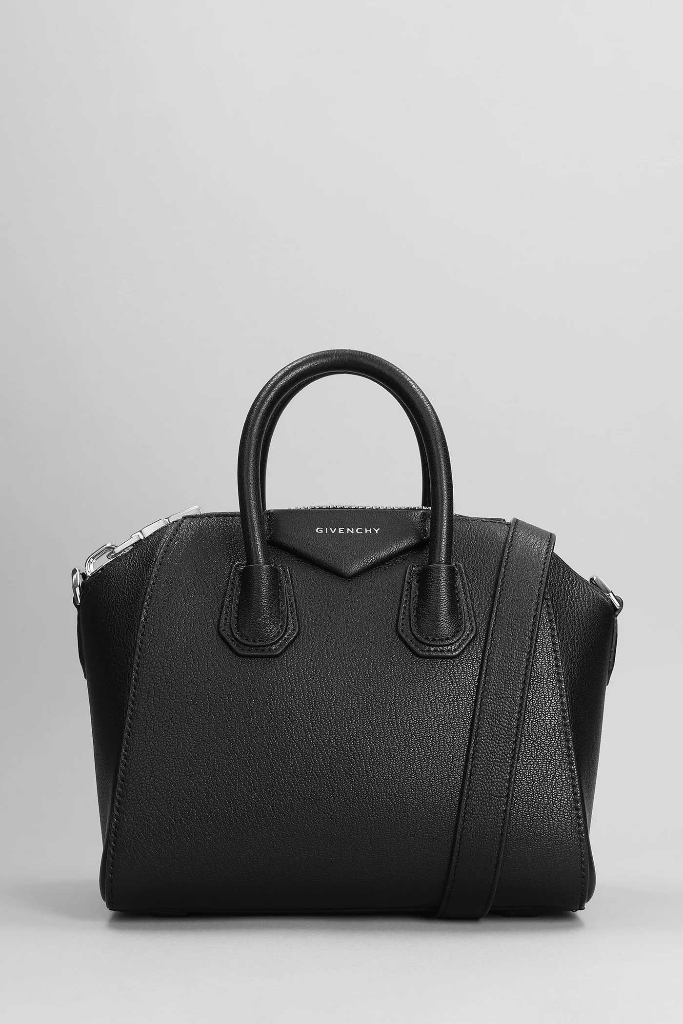 Antigona Hand bag in black leather
