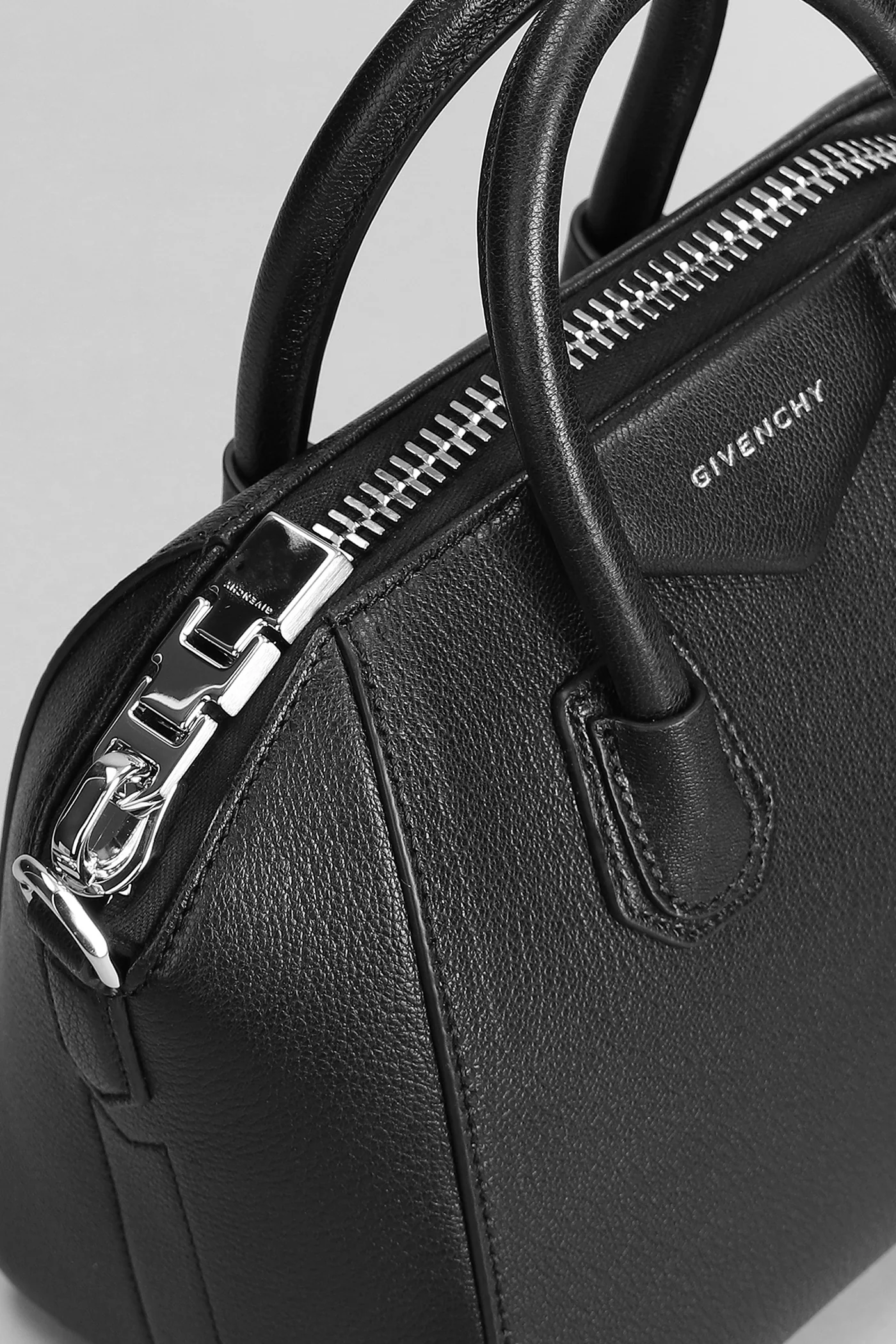Antigona Hand bag in black leather - Image 4