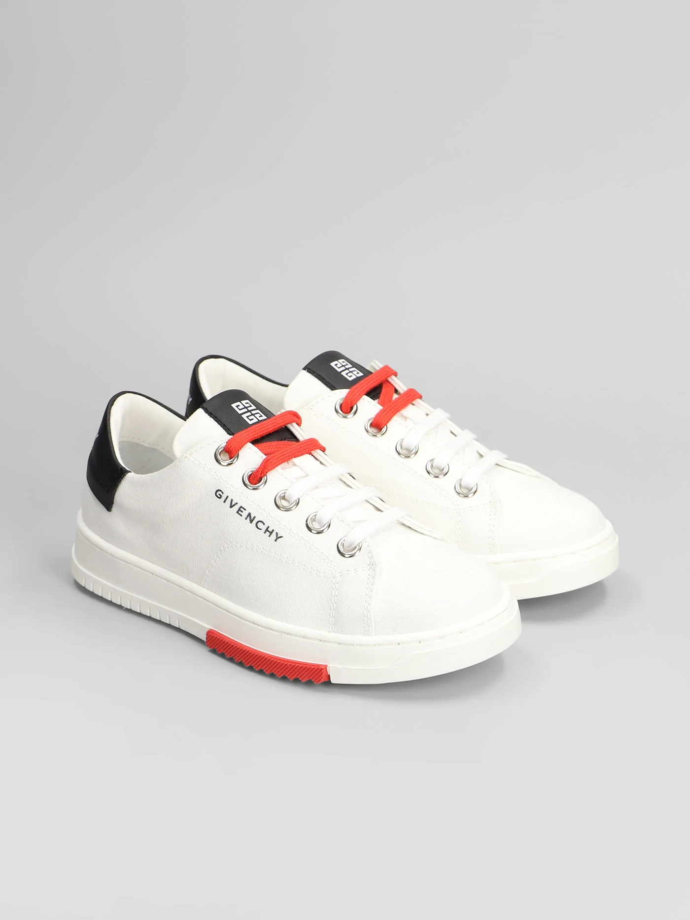 Sneakers in white cotton