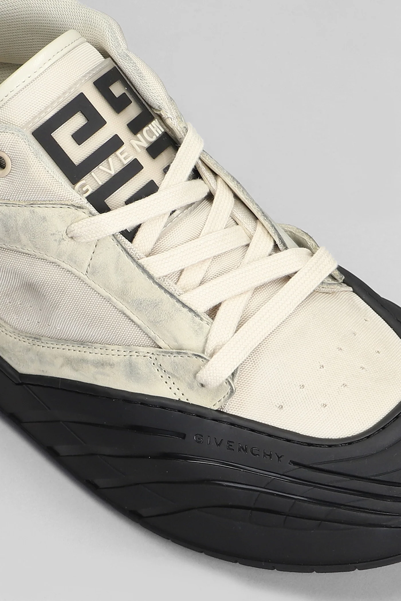 Sneakers in beige leather - Image 10