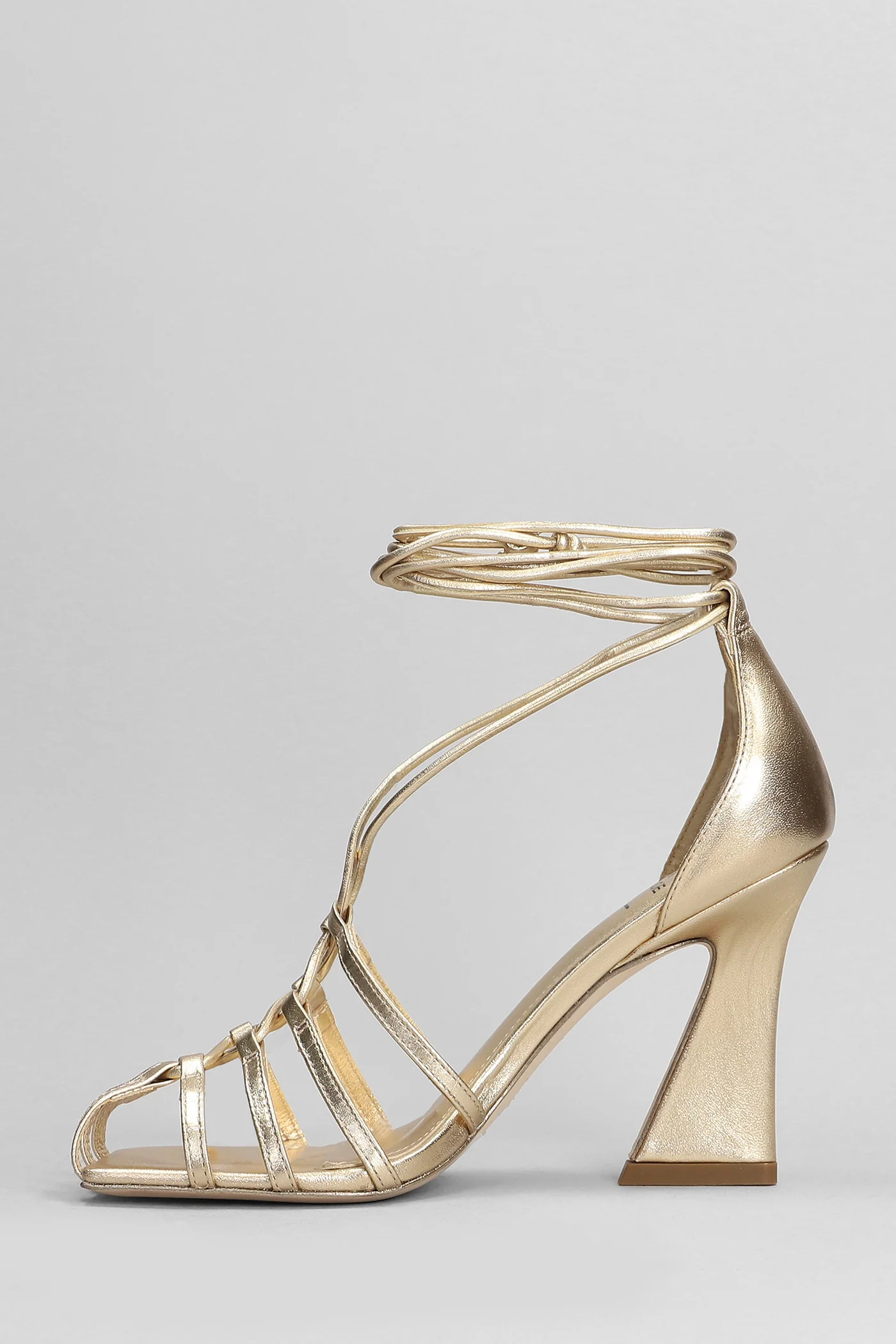 Butia Sandals in gold leather - Image 3