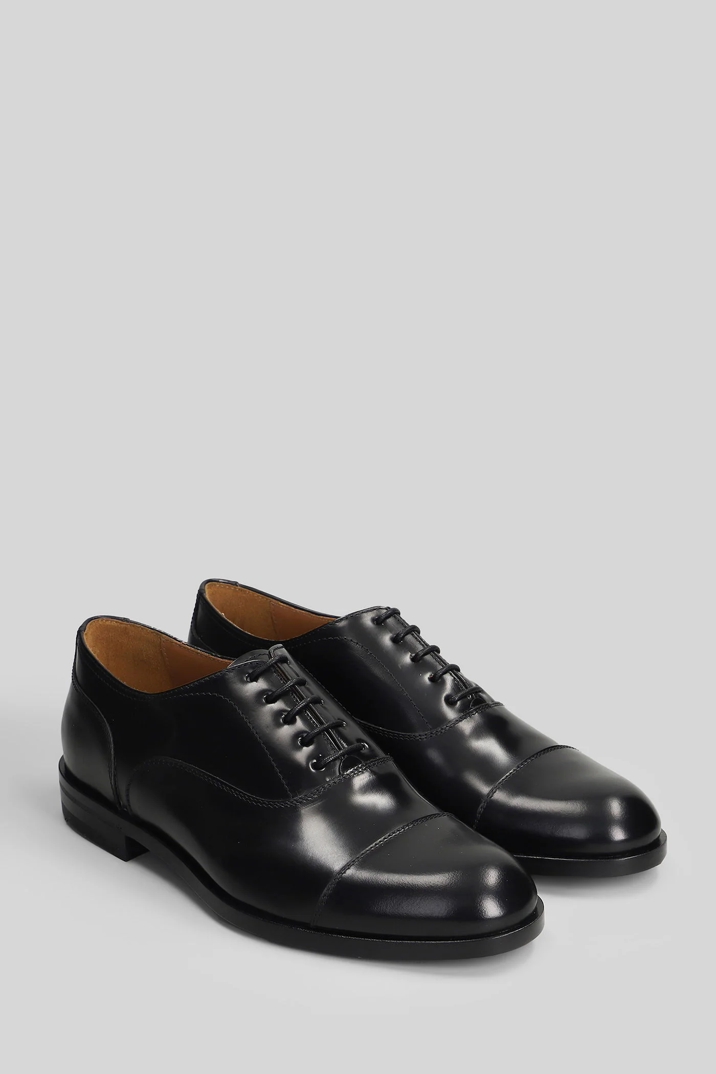 Lace up shoes in black leather - Image 2