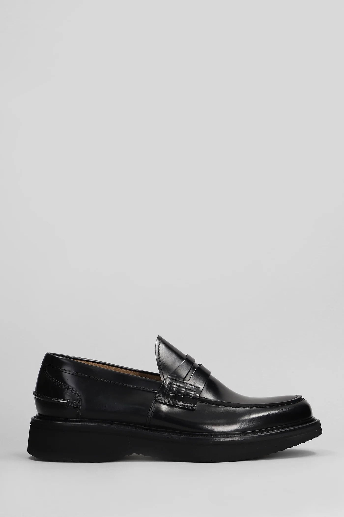 Loafers in black leather