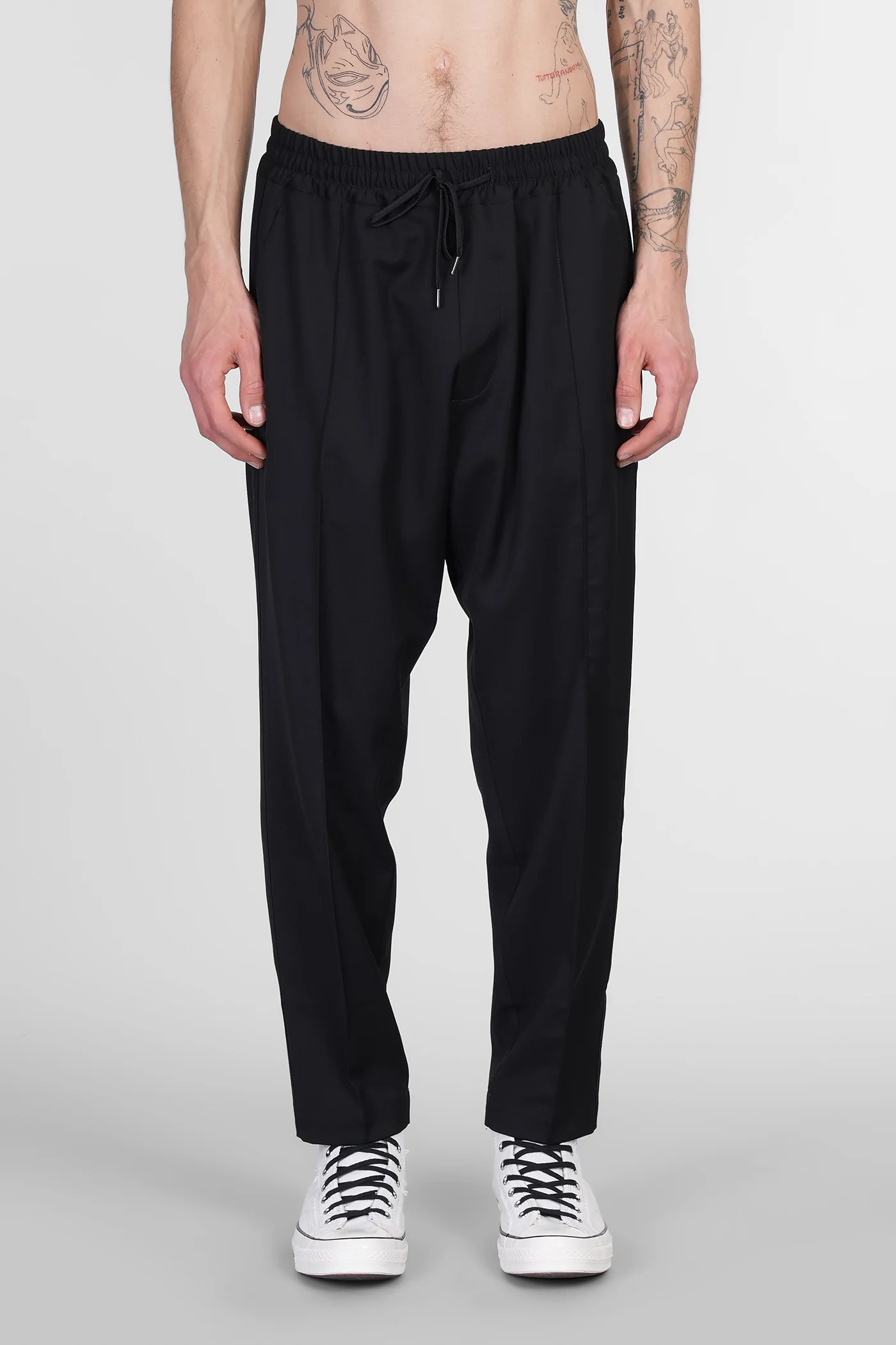 Pants in black wool