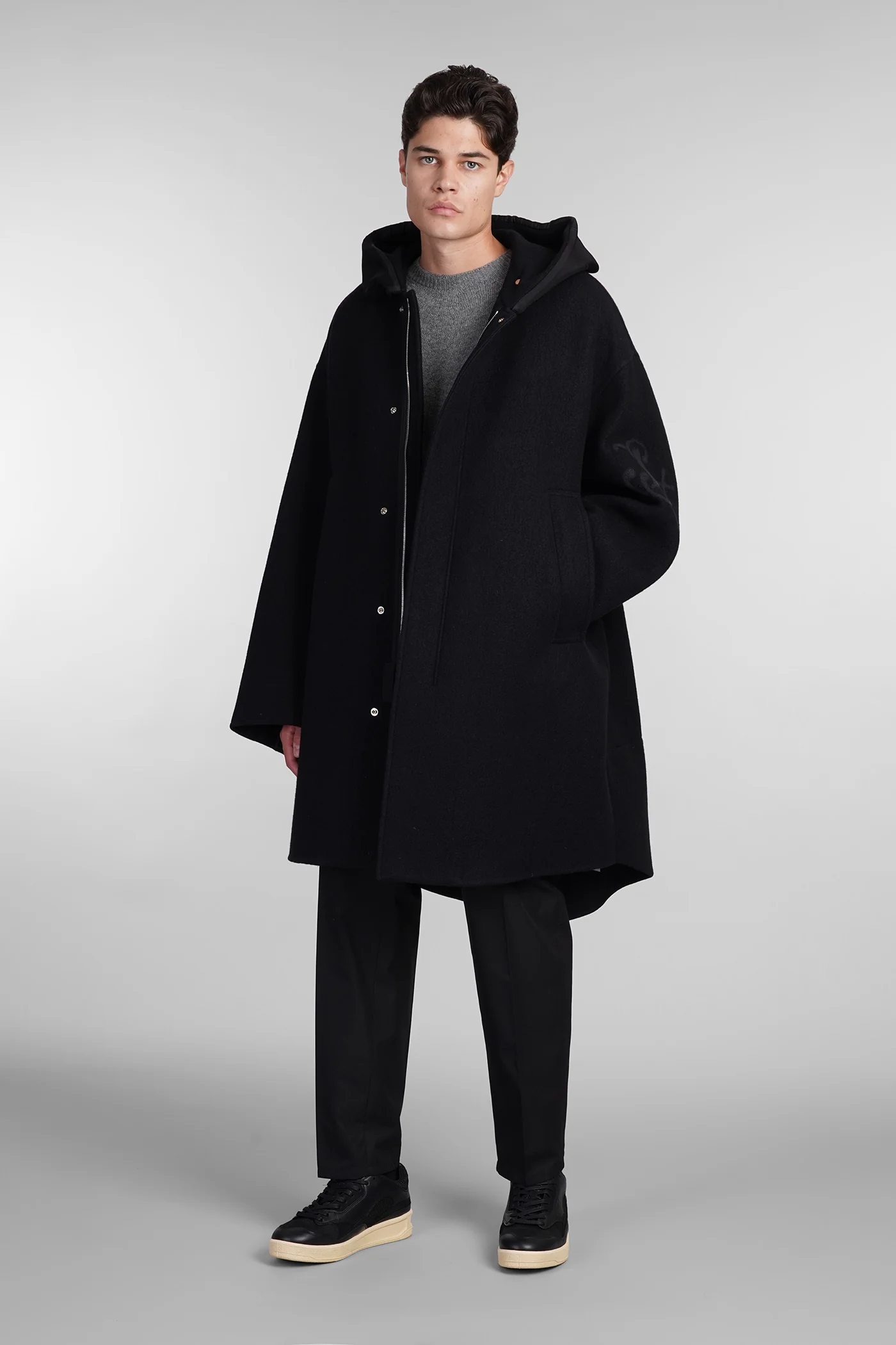 Coat in black wool - Image 2