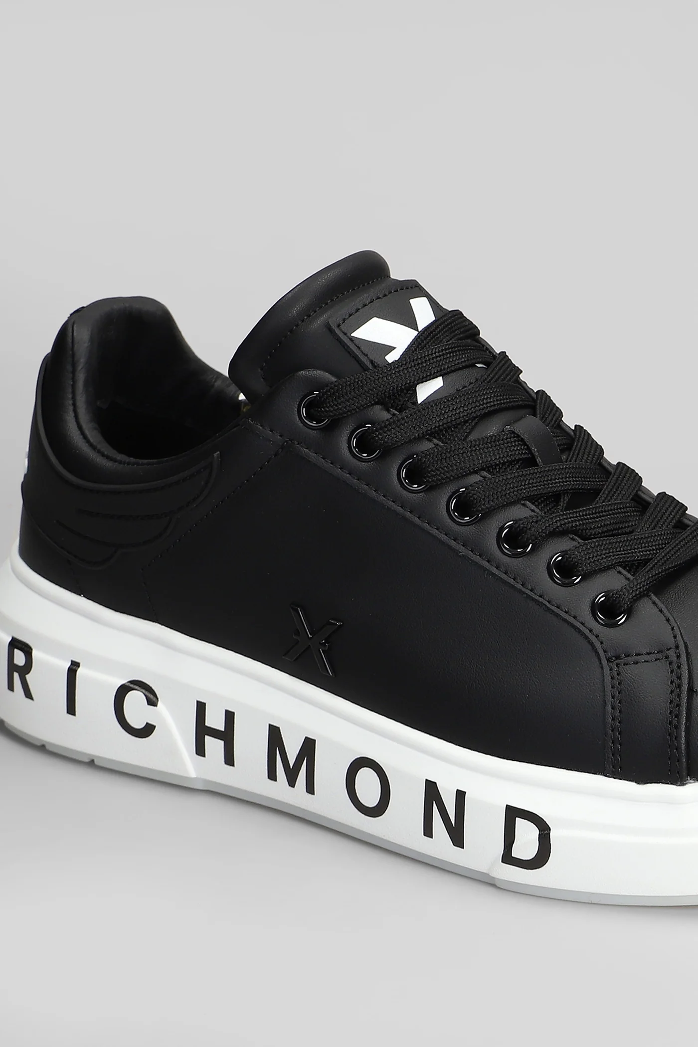 Sneakers in black leather - Image 5