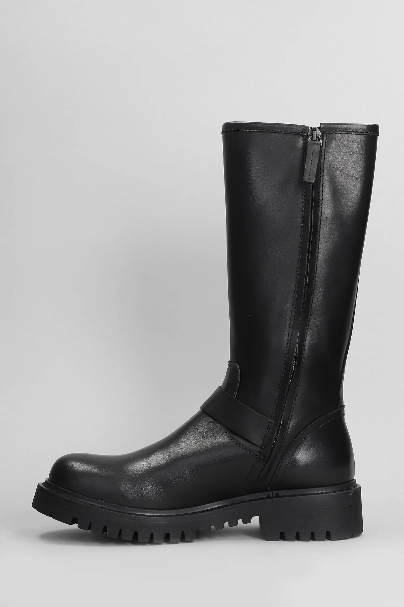 Combat boots in black leather - Image 3