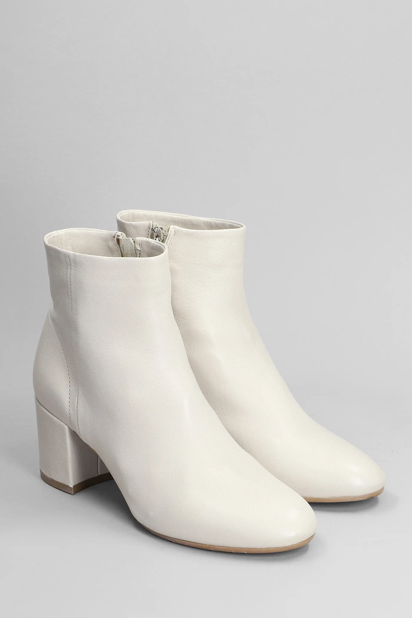 High heels Ankle boots in white leather - Image 2