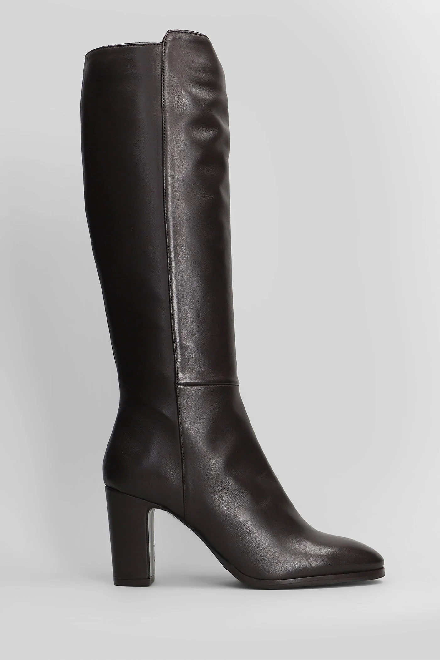 High heels boots in dark brown leather